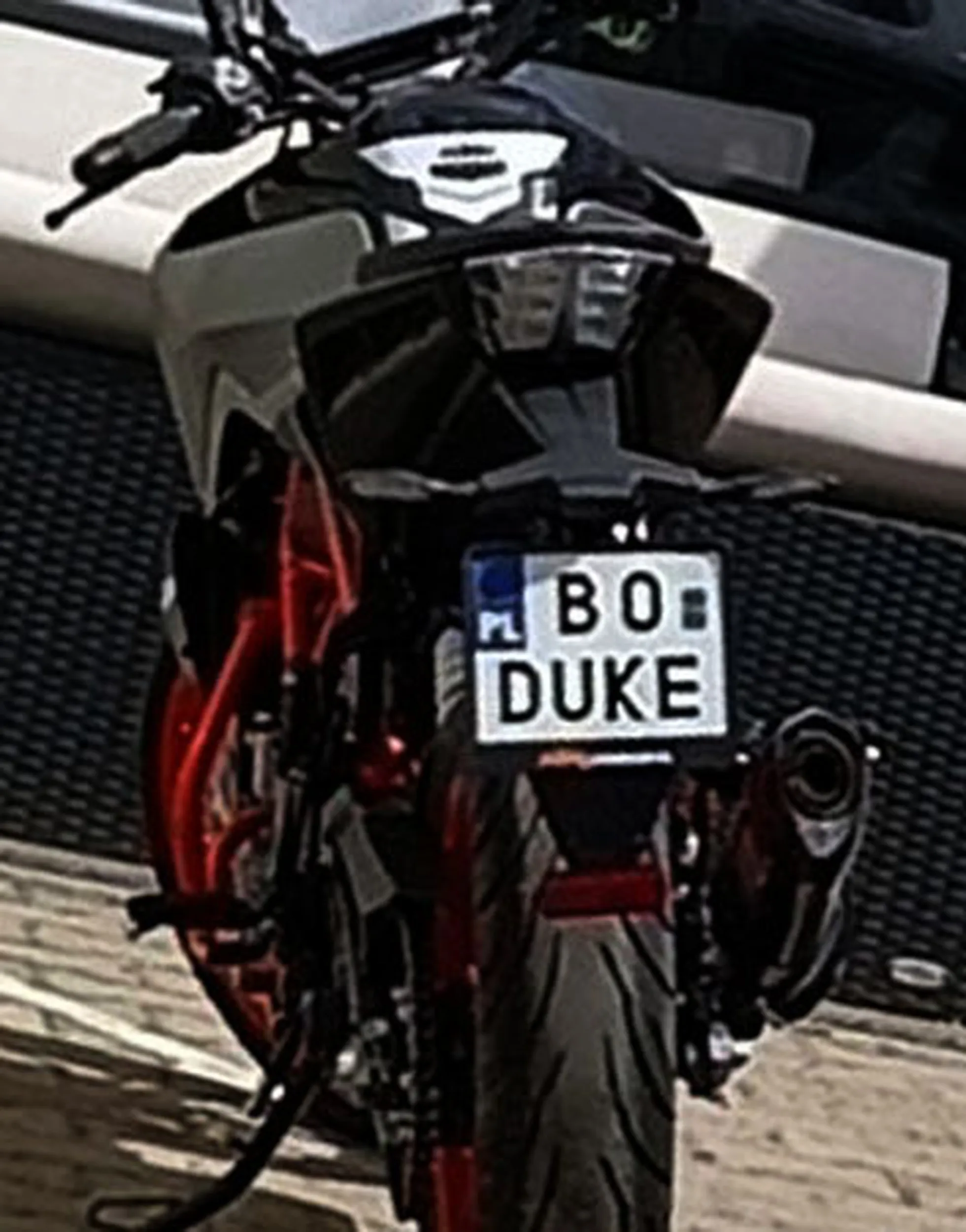 Fajny numer, blacha B0 DUKE