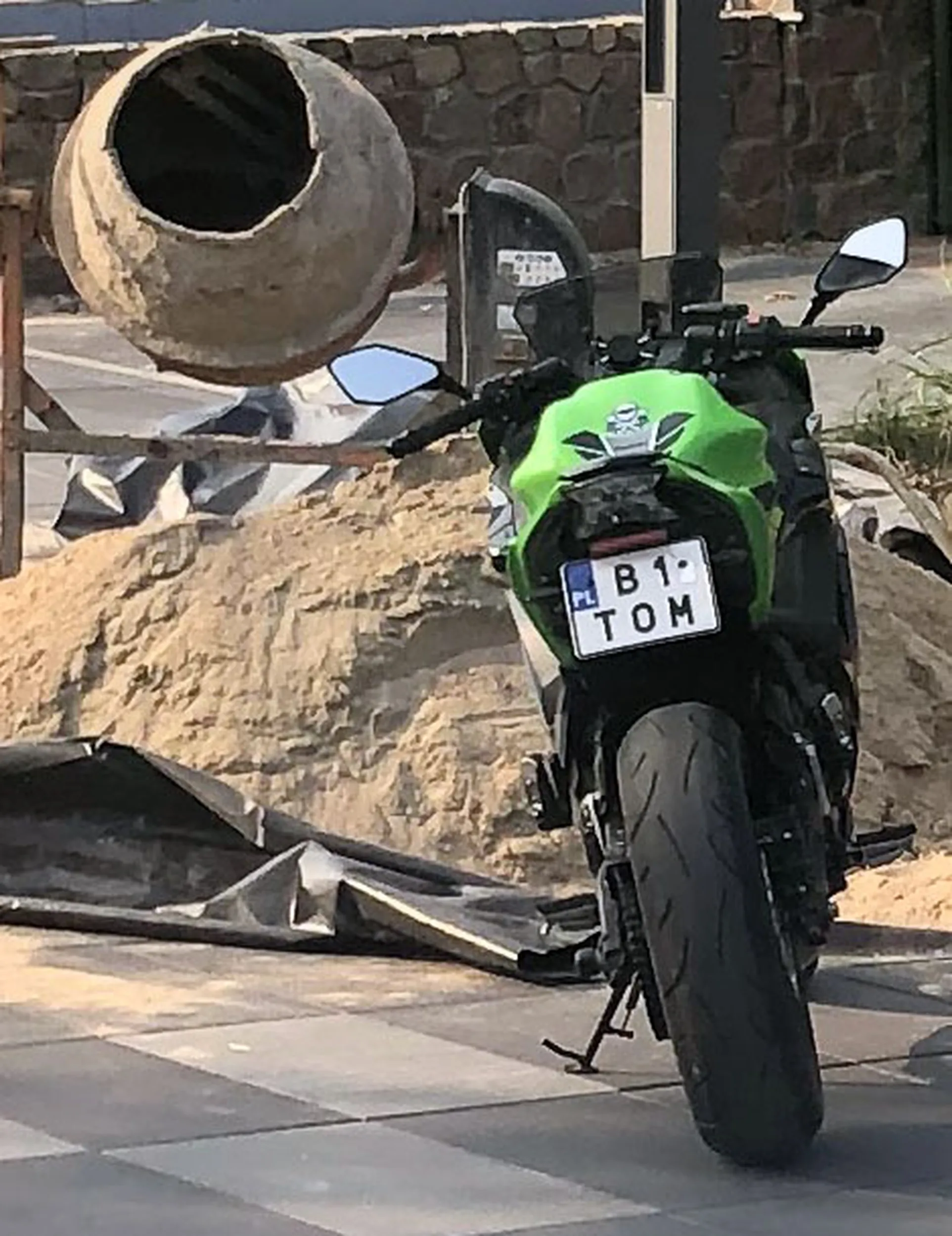 Fajny numer, blacha B1 TOM