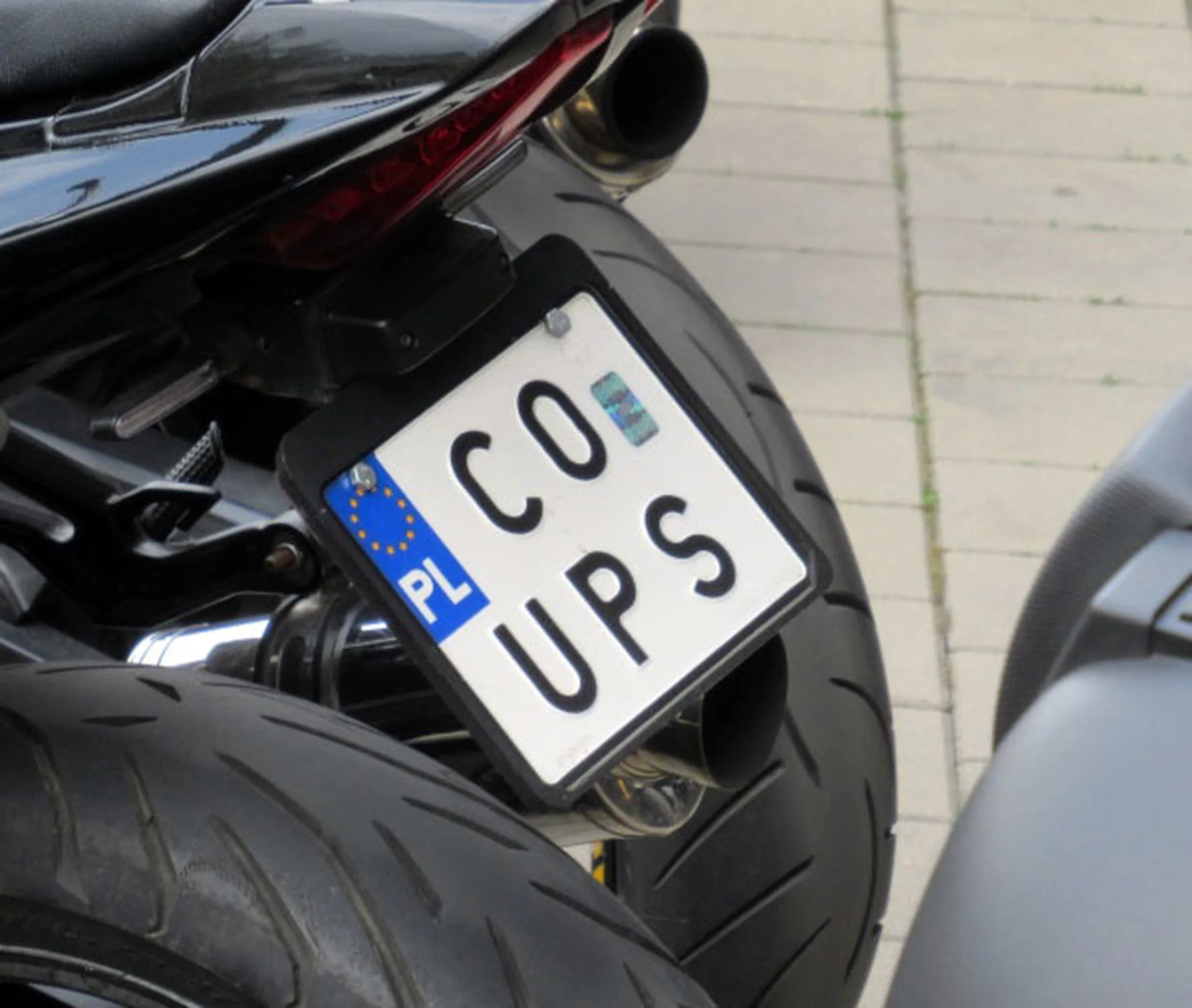 Fajny numer, blacha C0 UPS