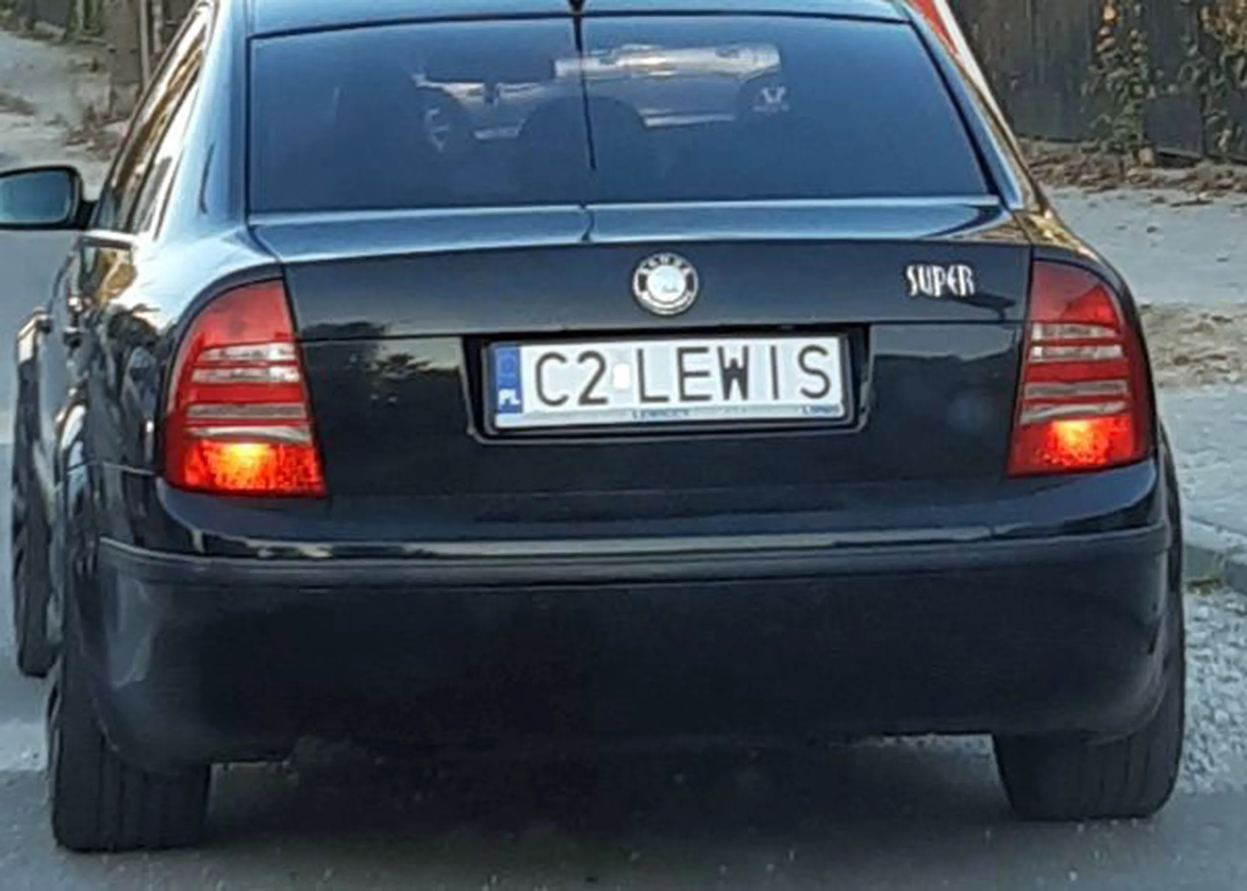 Fajny numer, blacha C2 LEWIS