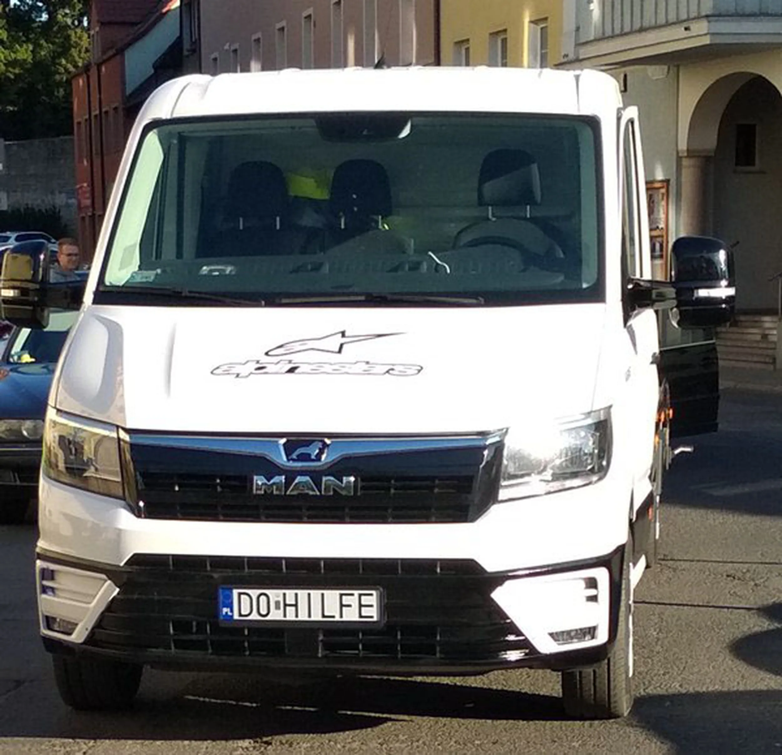 Fajny numer, blacha D0 HILFE