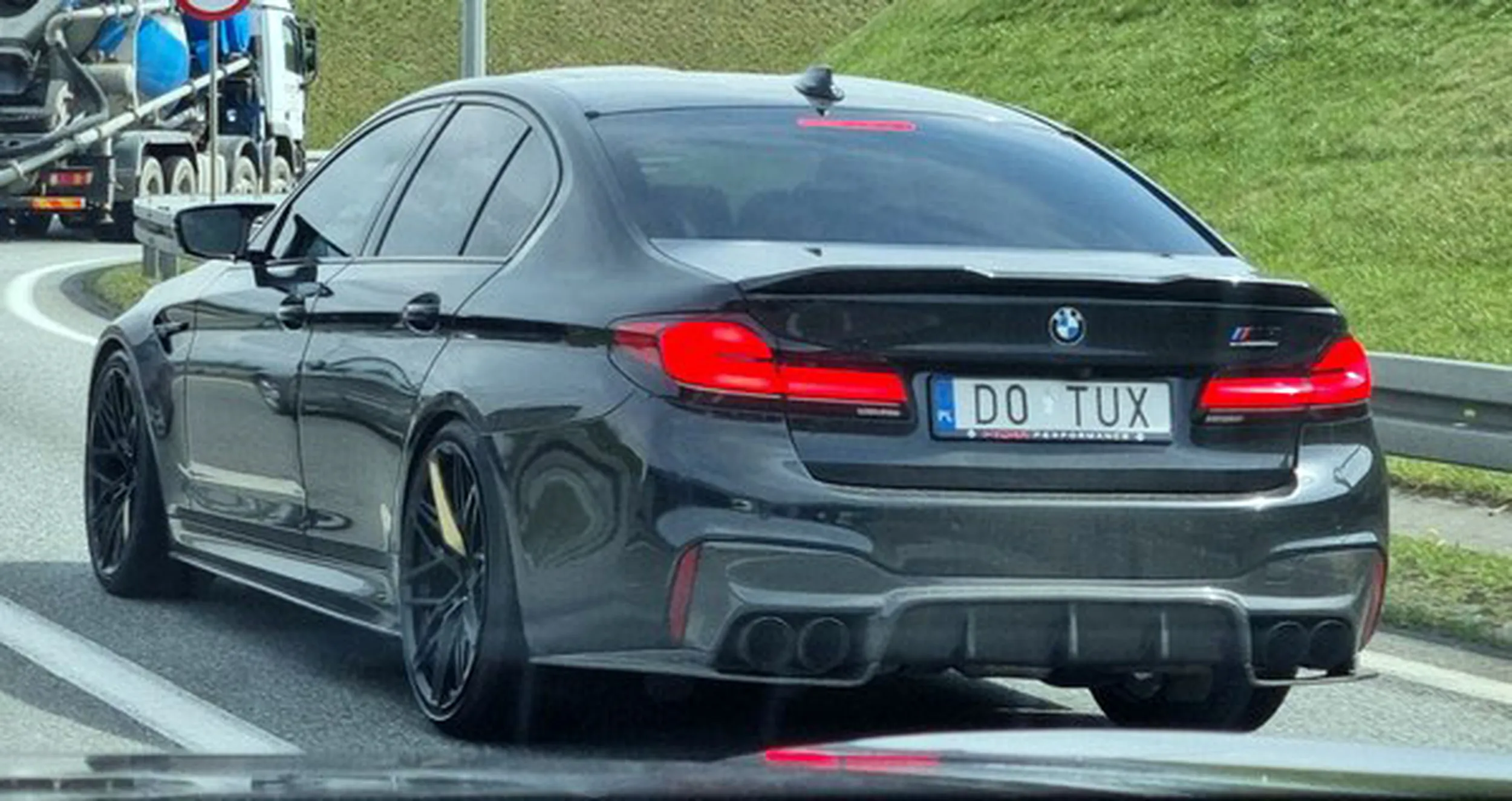 Fajny numer, blacha D0 TUX