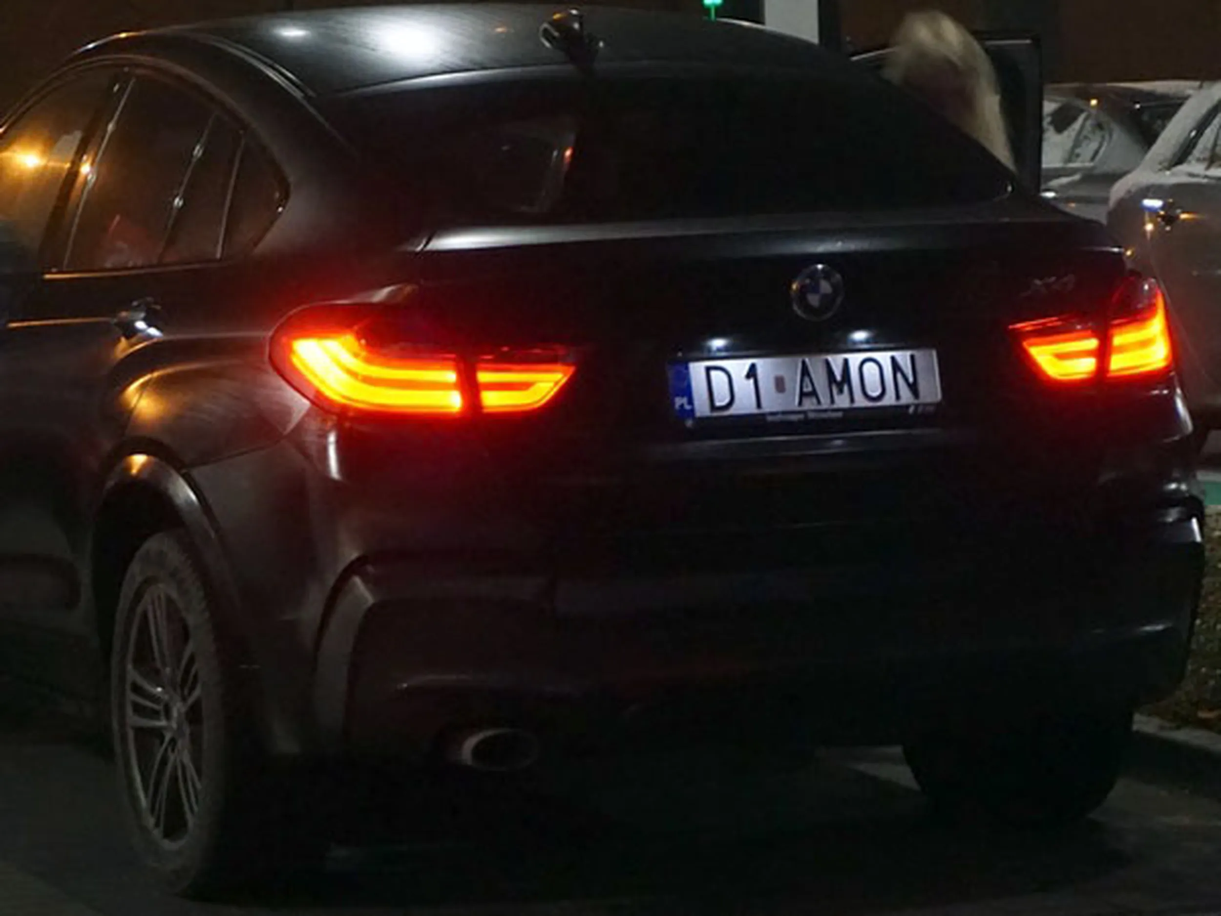 Fajny numer, blacha D1 AMON