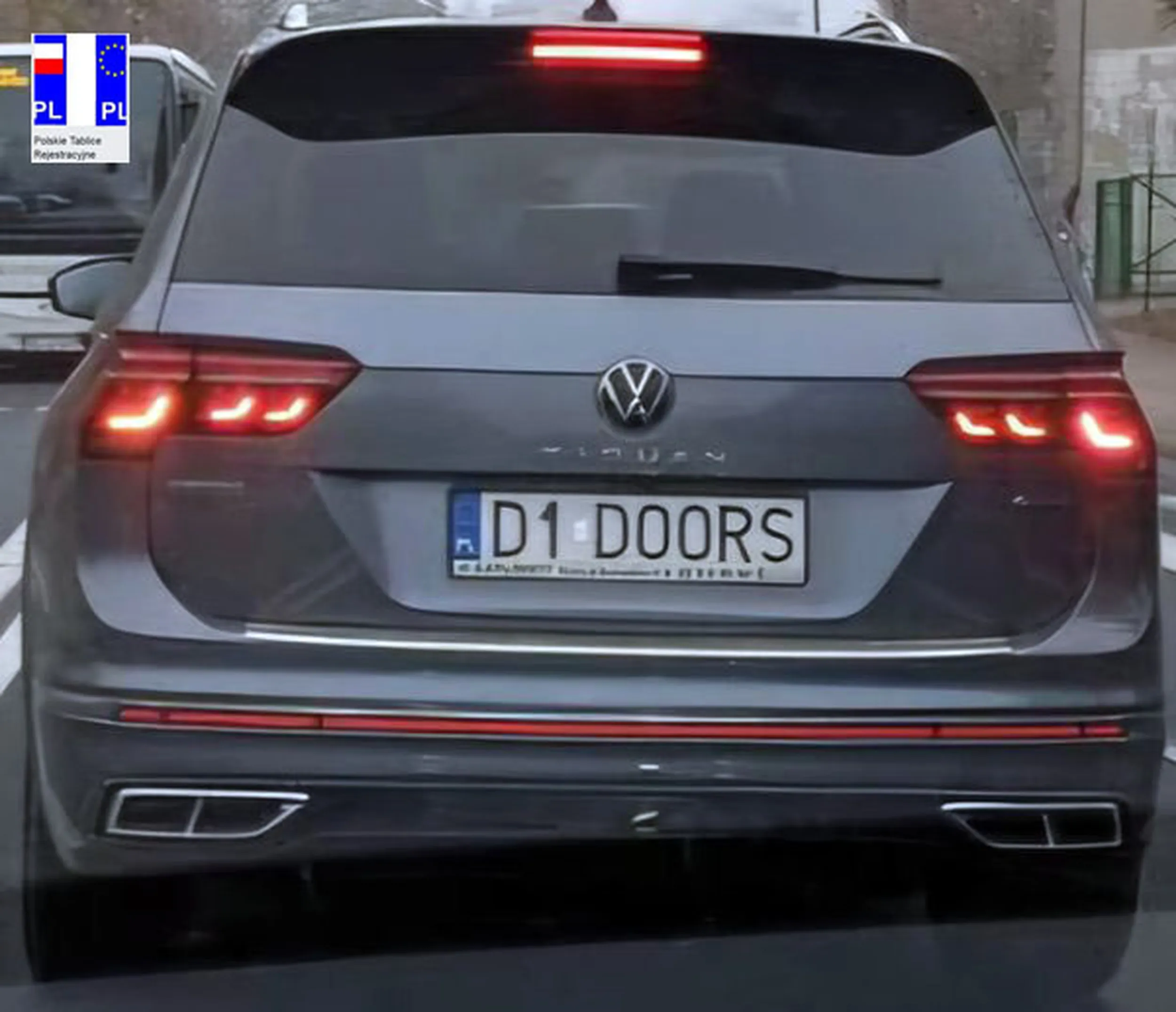 Fajny numer, blacha D1 DOORS