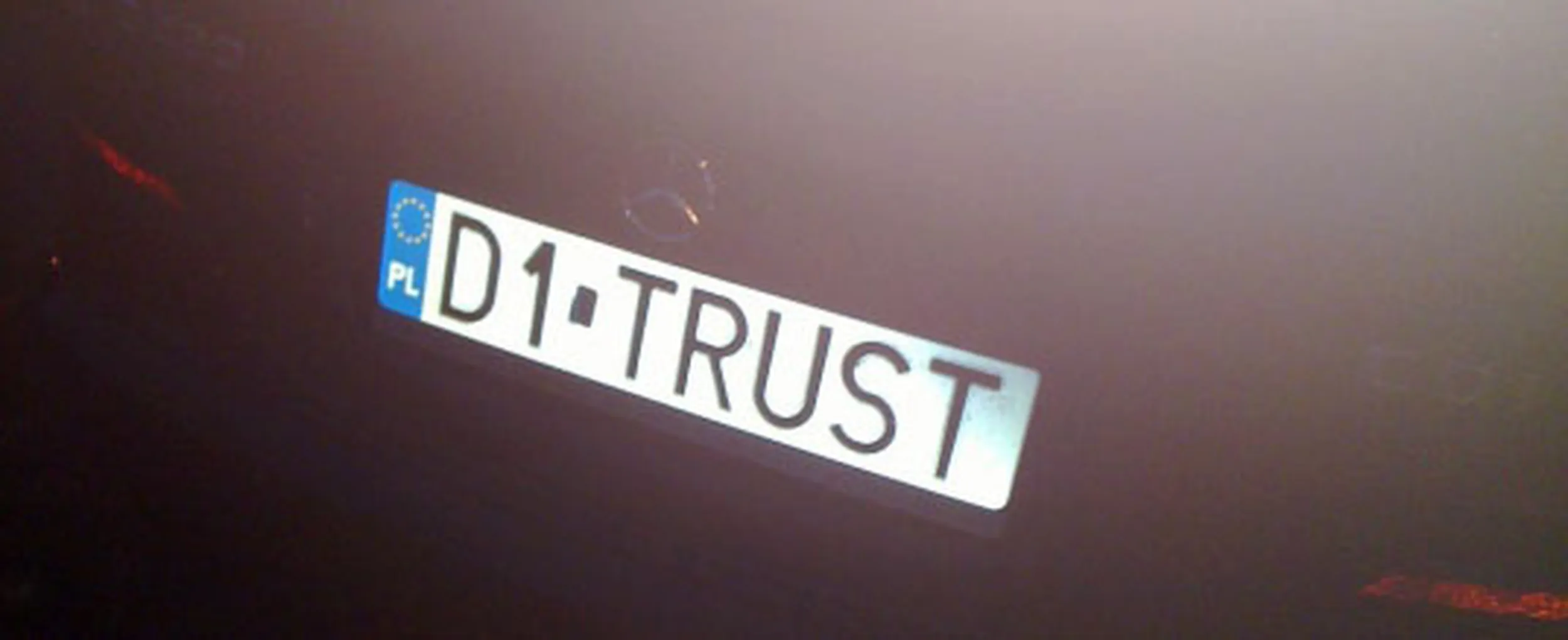 Fajny numer, blacha D1 TRUST