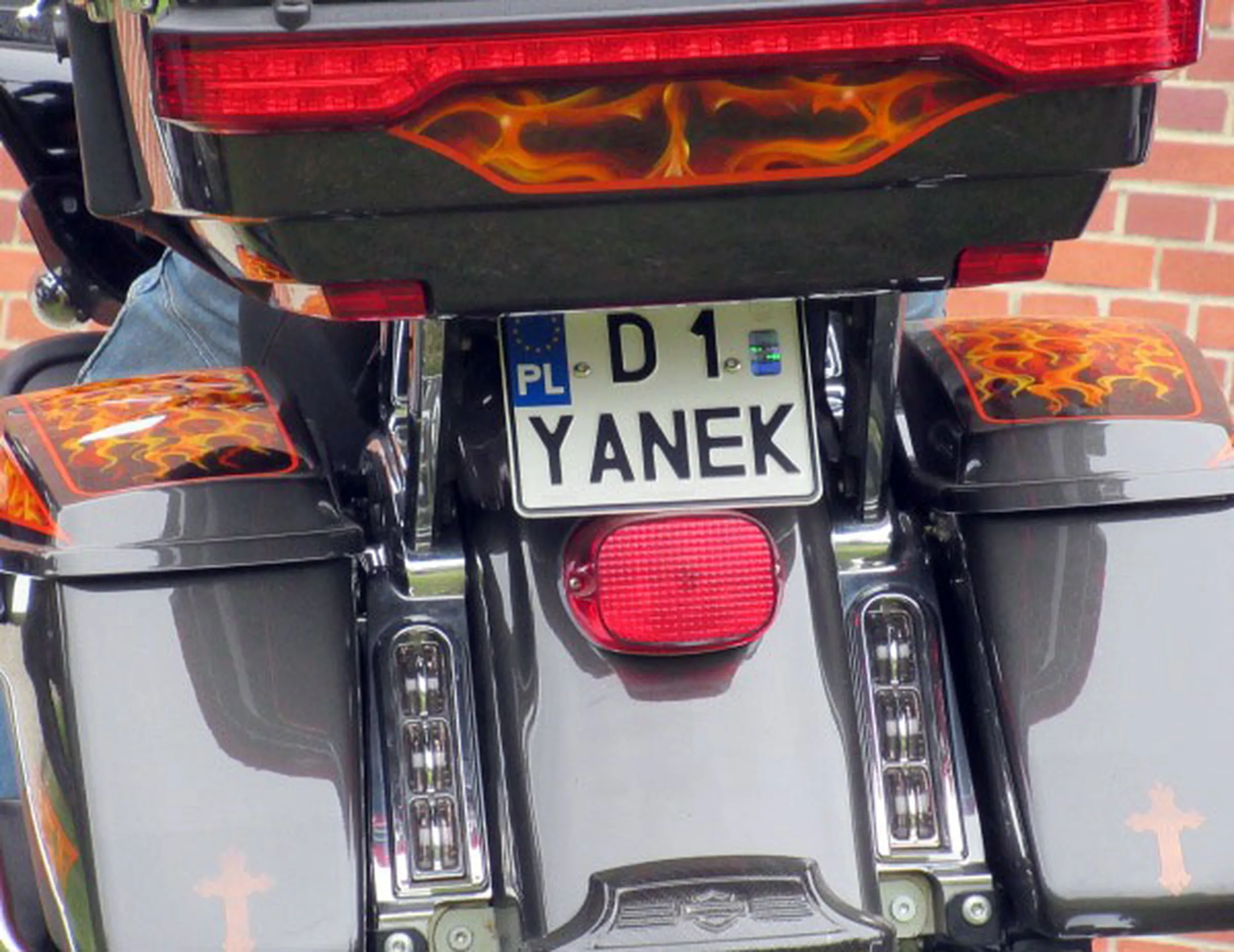 Fajny numer, blacha D1 YANEK