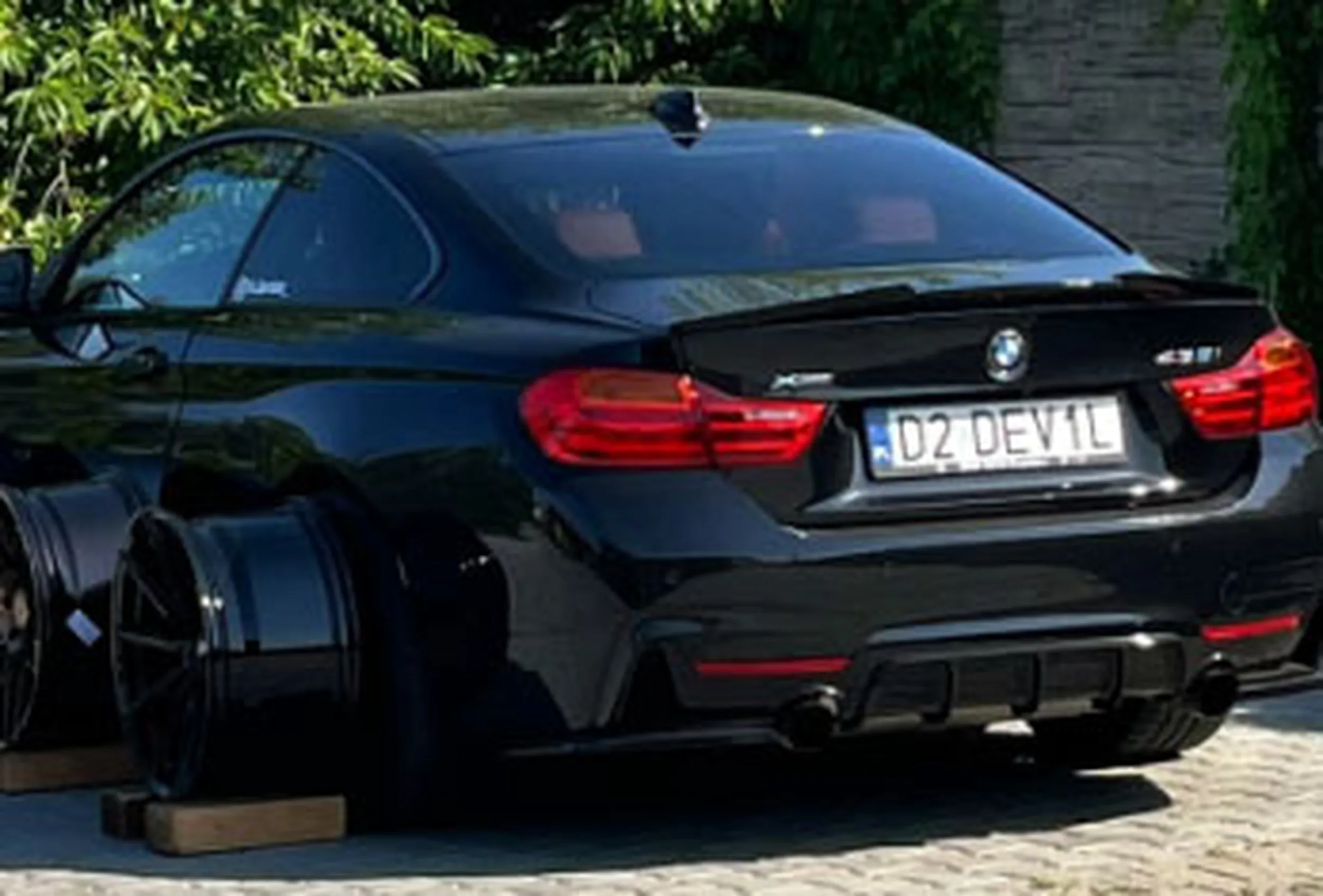 Fajny numer, blacha D2 DEV1L