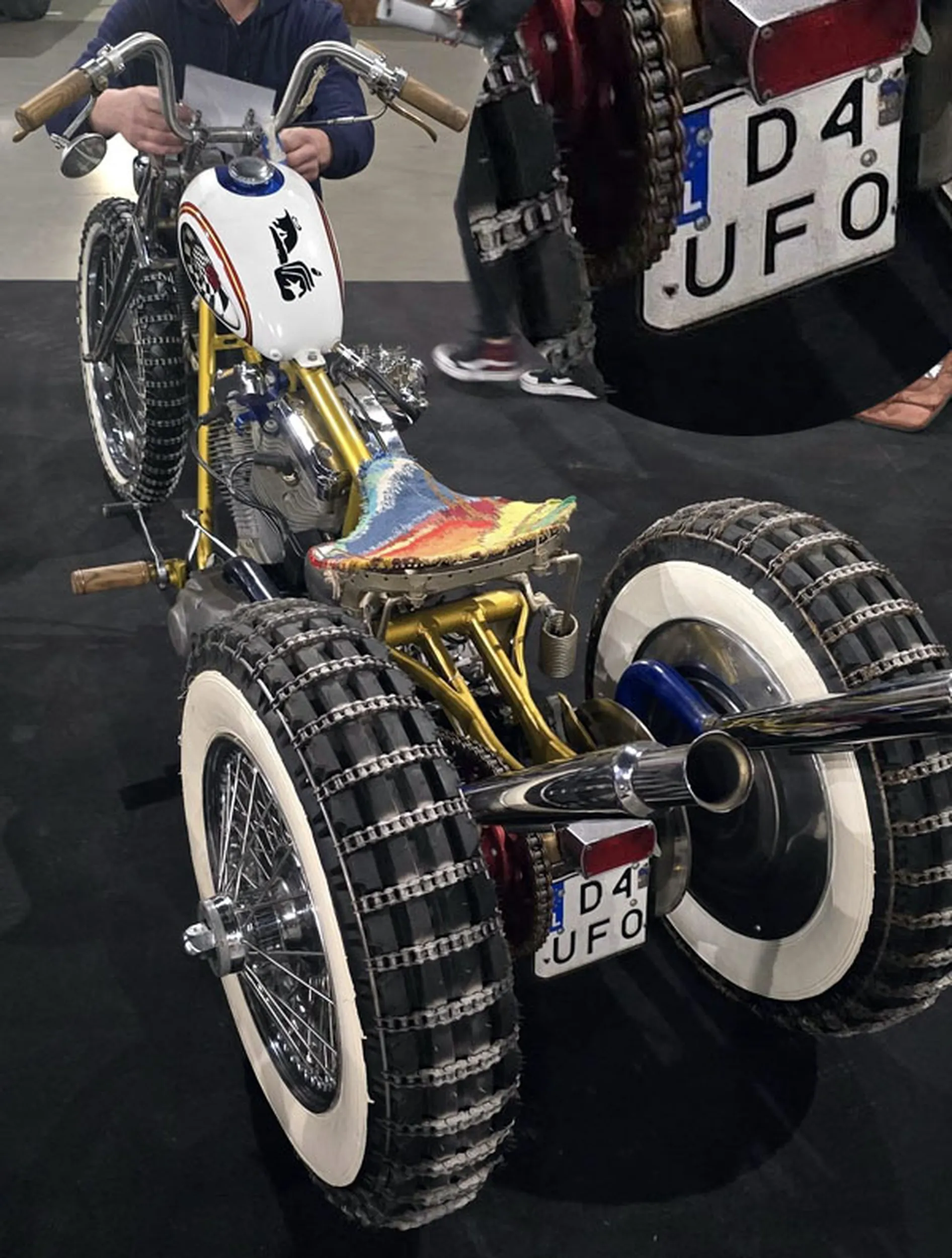 Fajny numer, blacha D4 UFO