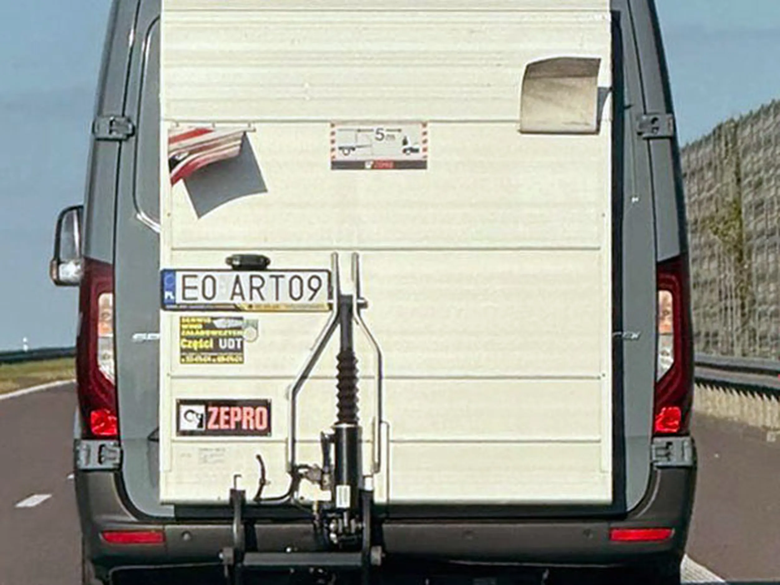 Fajny numer, blacha E0 ART09