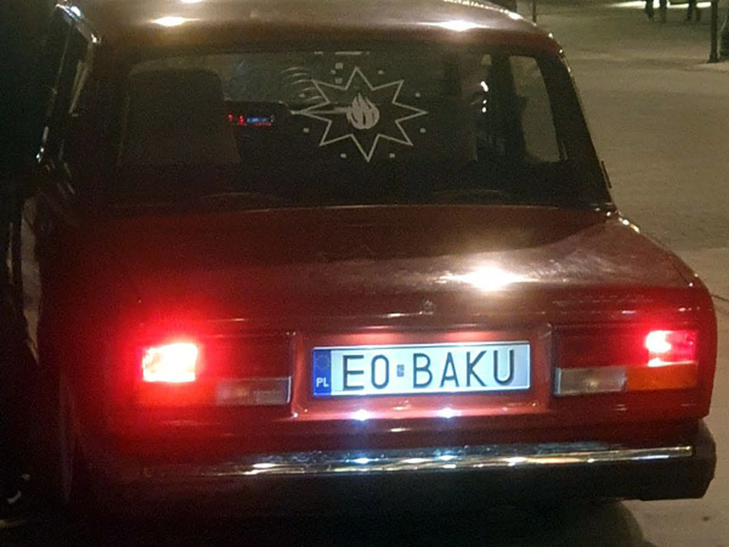 Fajny numer, blacha E0 BAKU