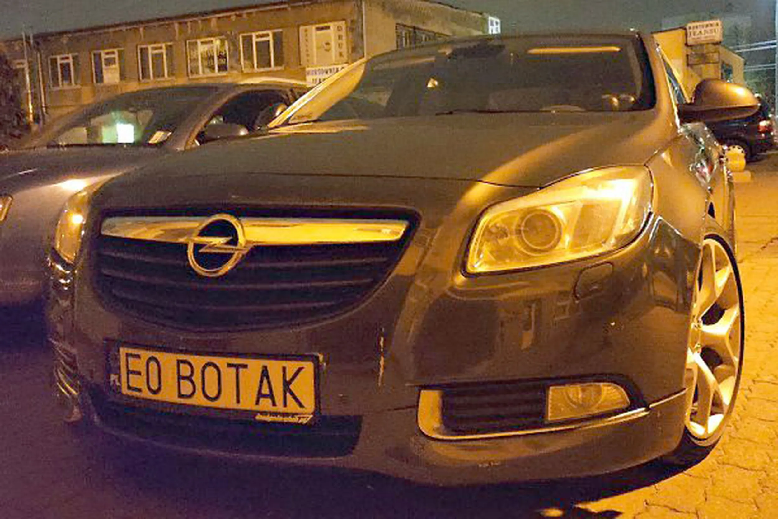 Fajny numer, blacha E0 BOTAK