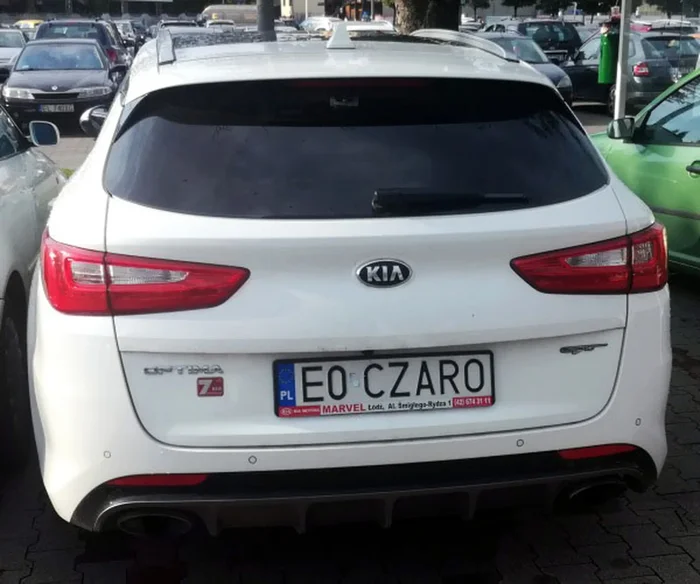 Fajny numer, blacha E0 CZARO