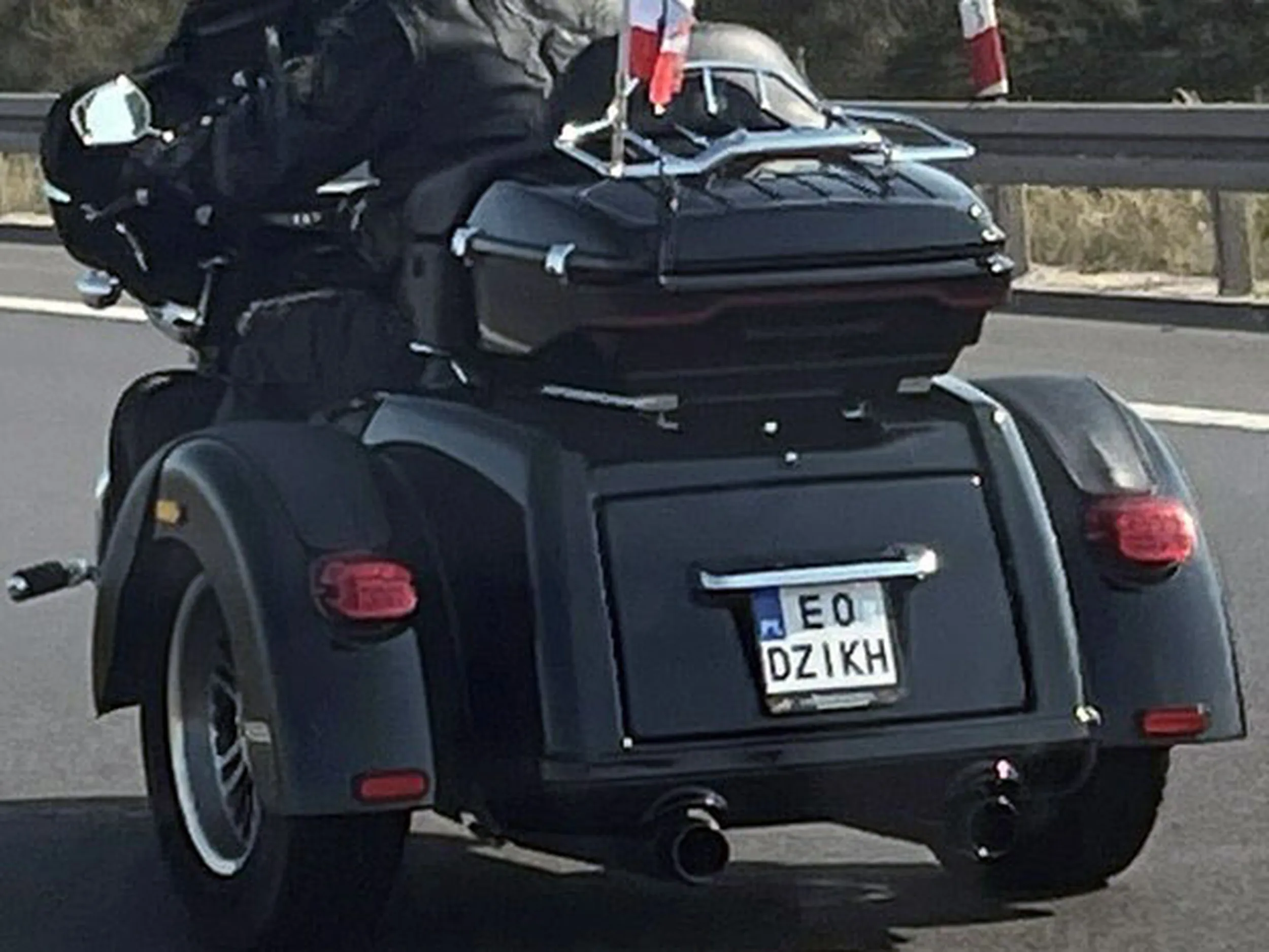 Fajny numer, blacha E0 DZIKH