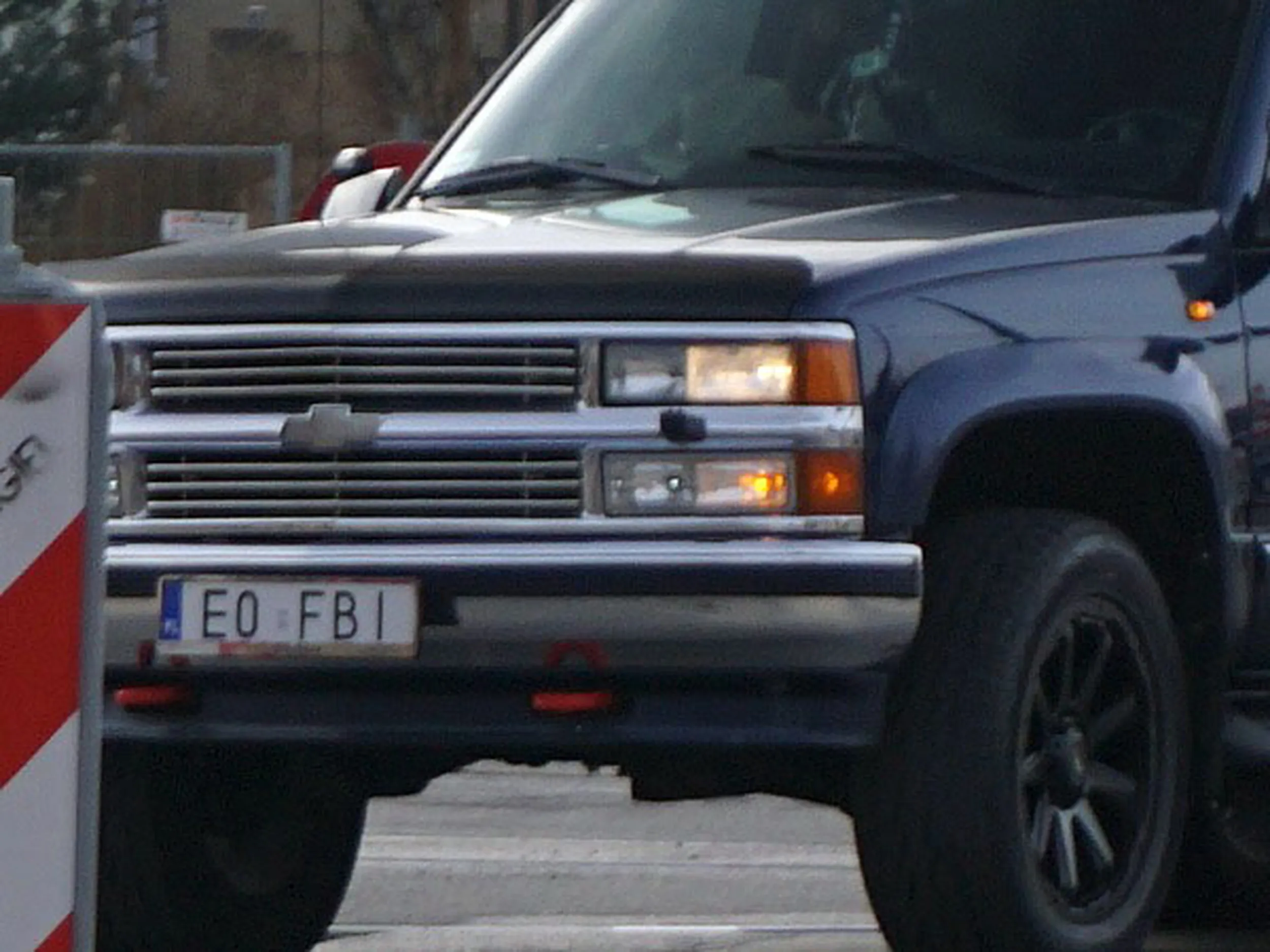 Fajny numer, blacha E0 FBI