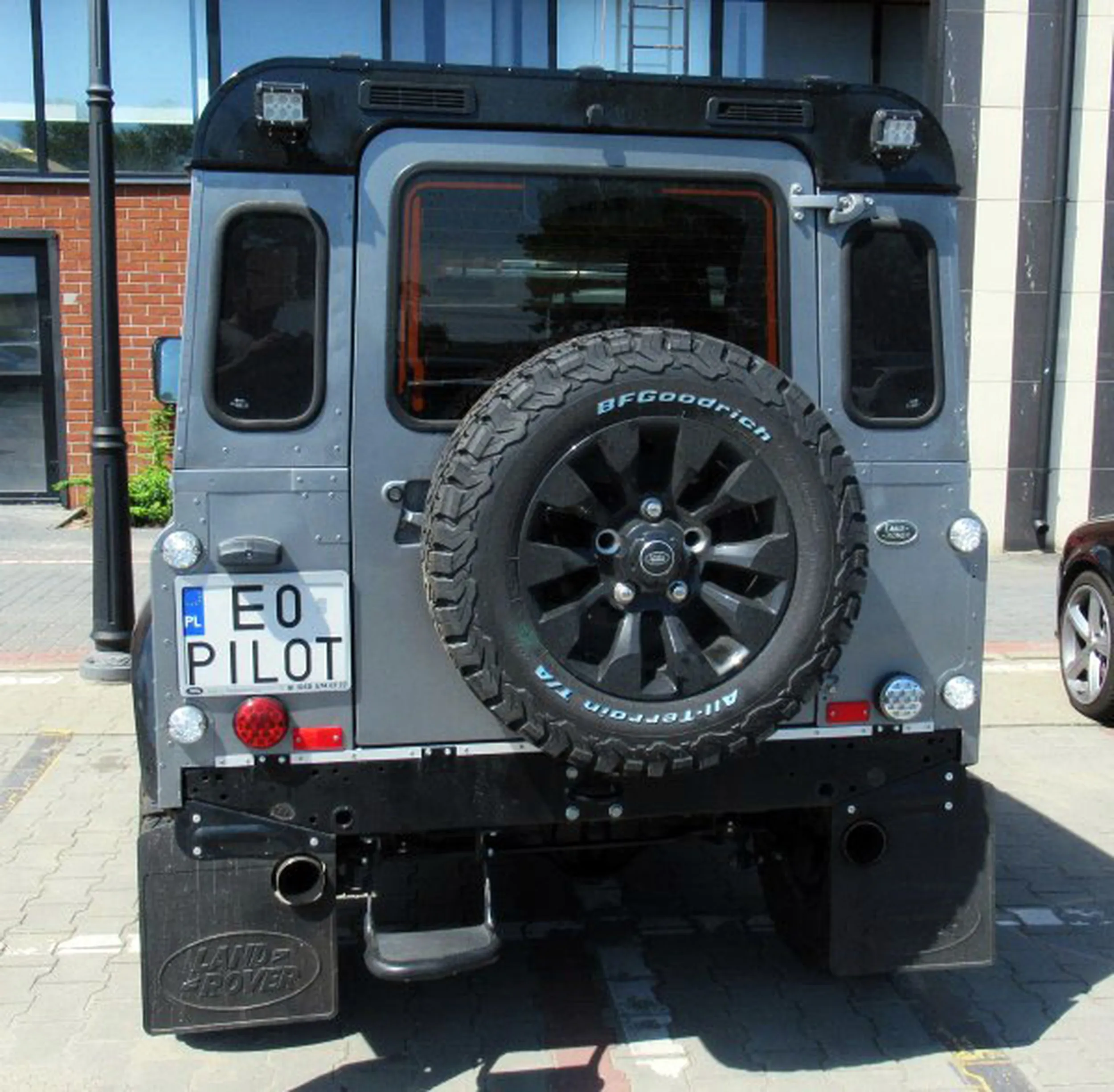 Fajny numer, blacha E0 PILOT