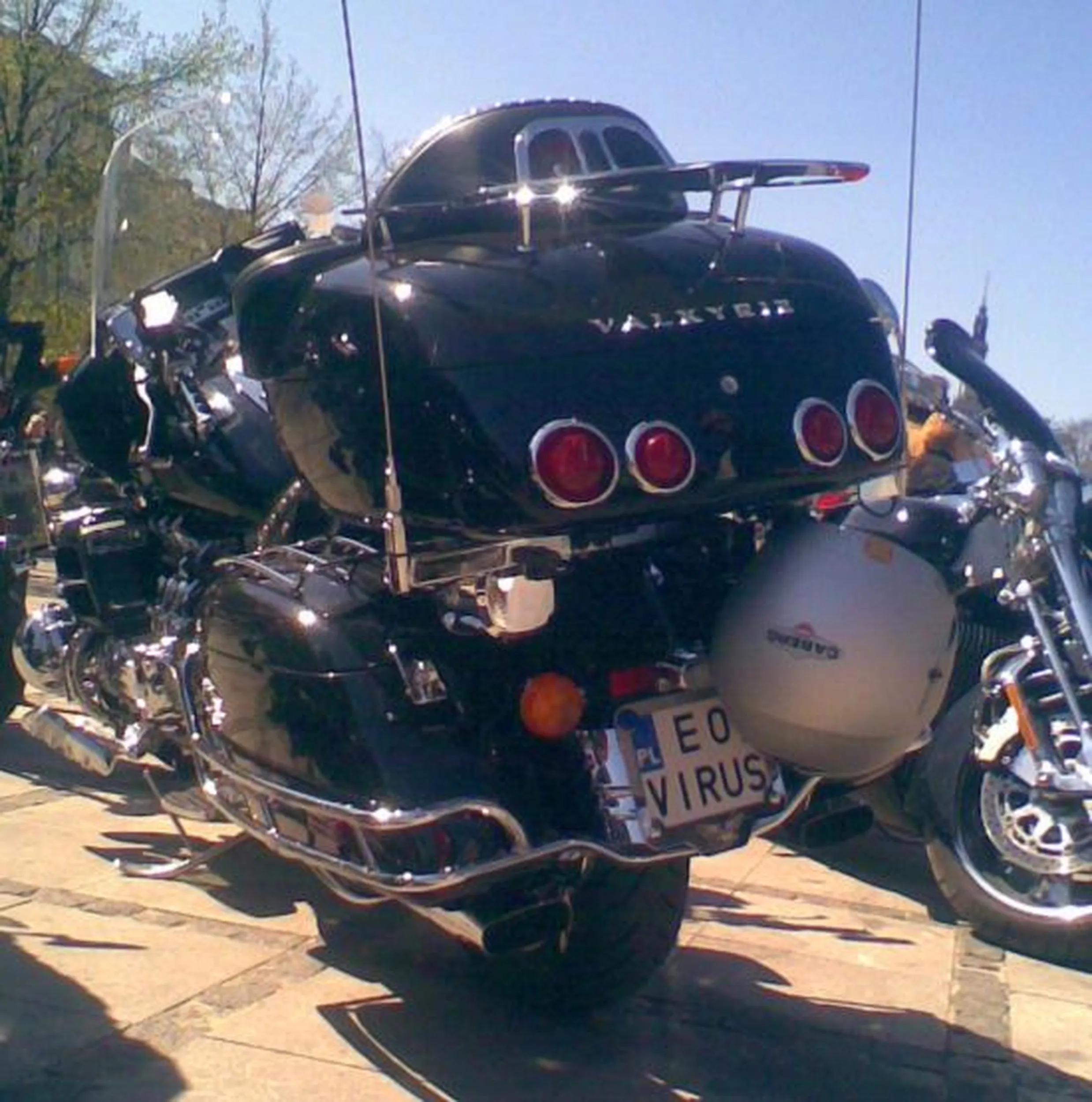 Fajny numer, blacha E0 VIRUS