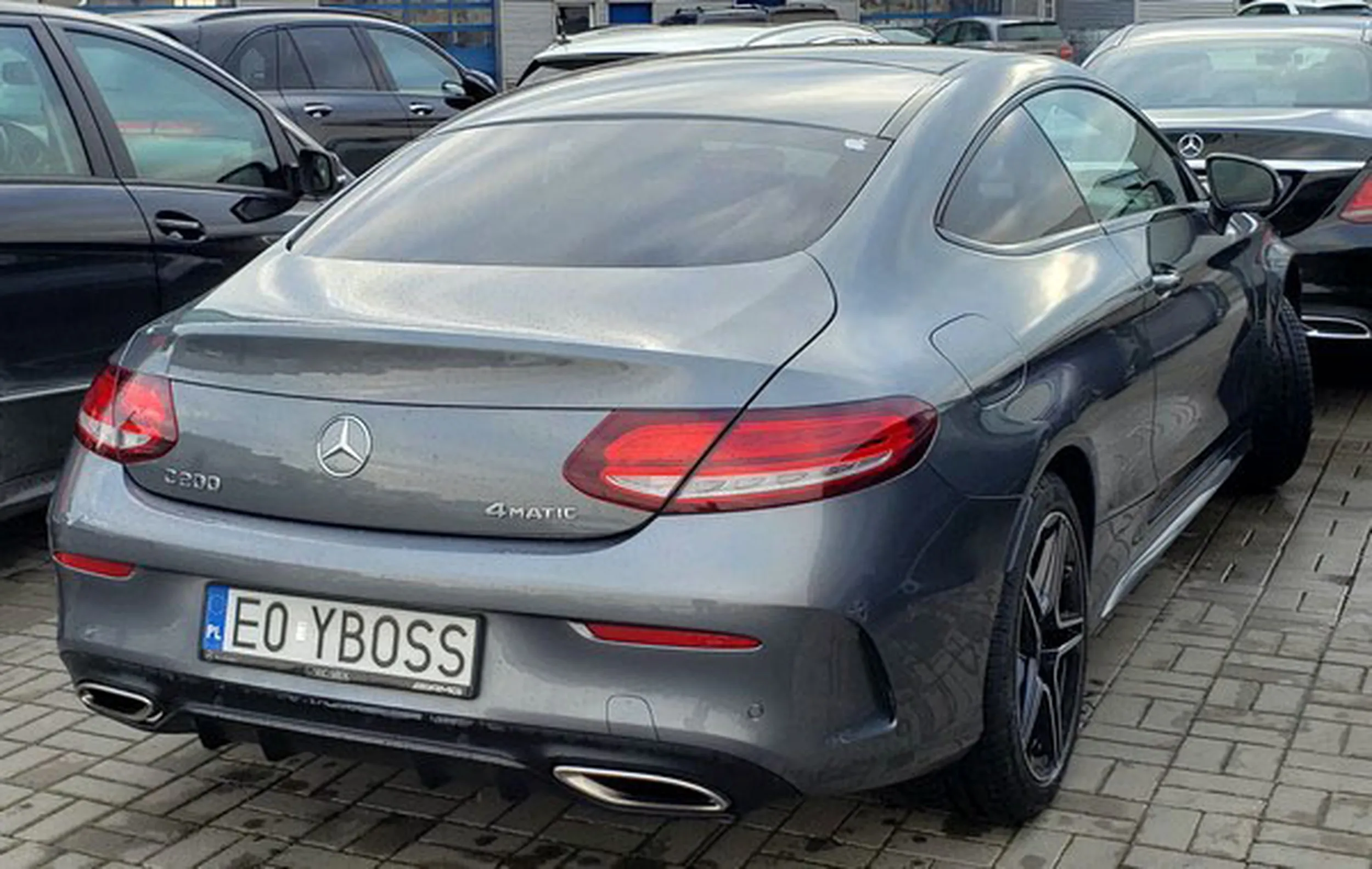 Fajny numer, blacha E0 YBOSS