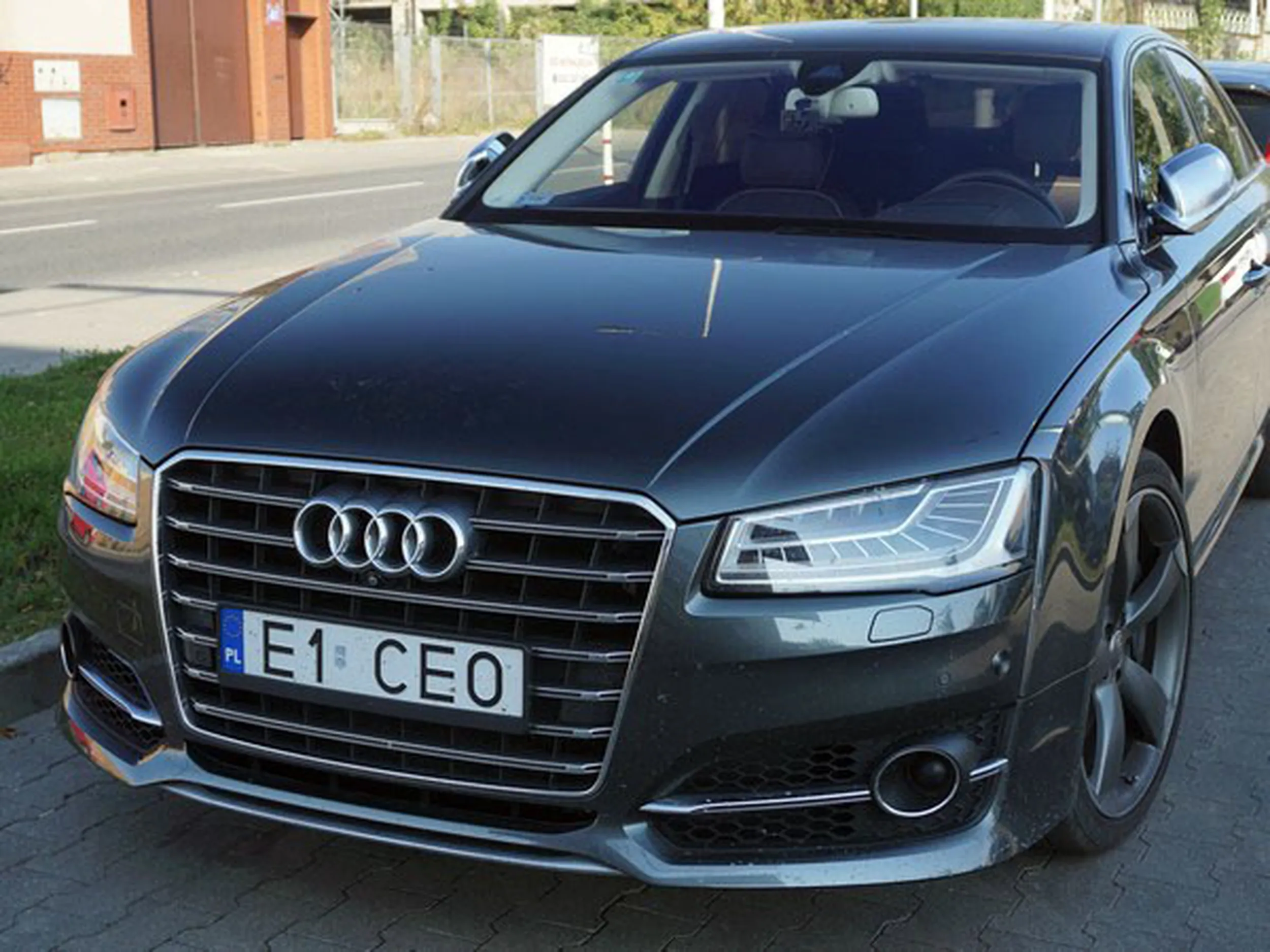 Fajny numer, blacha E1 CEO