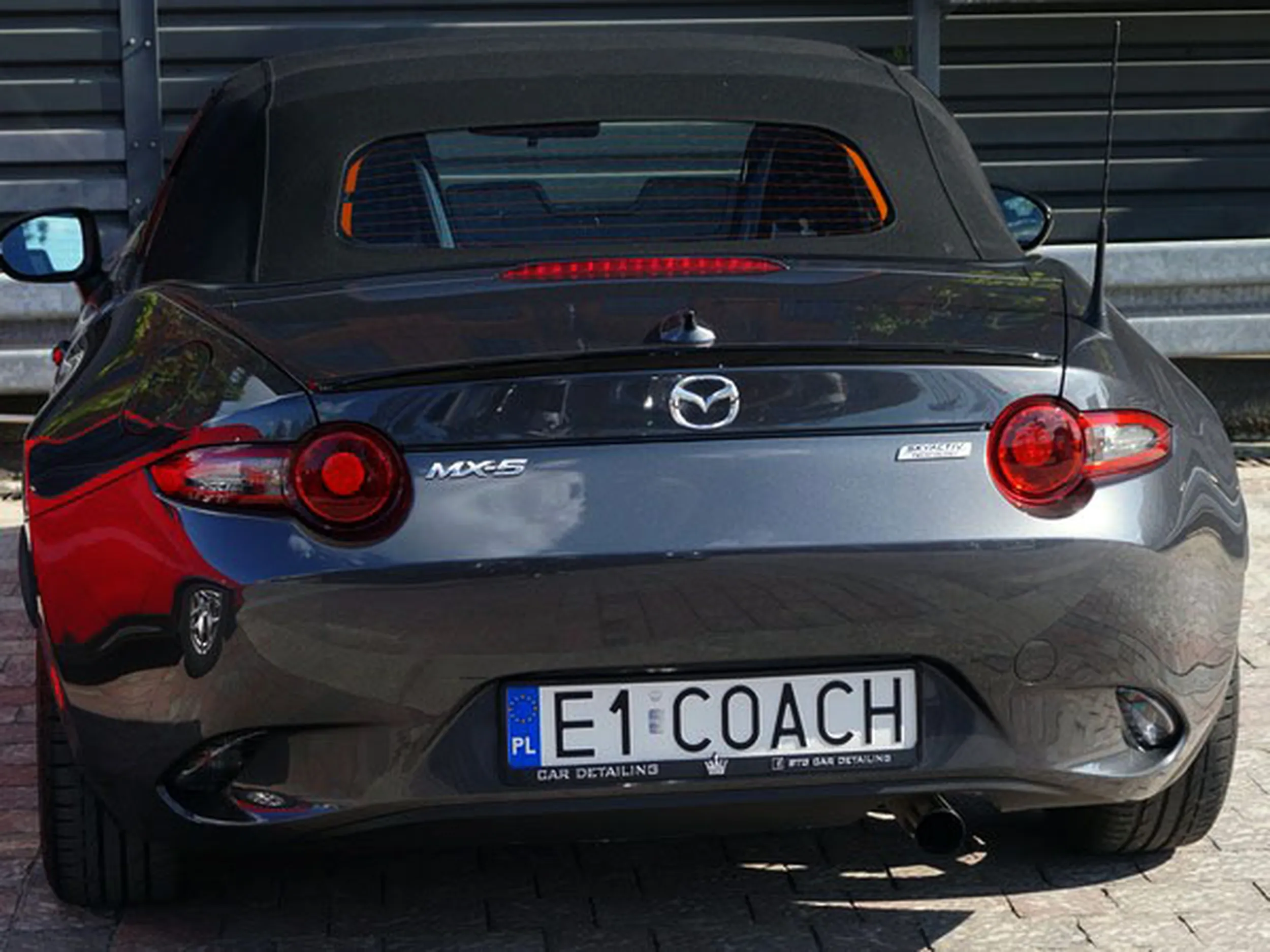 Fajny numer, blacha E1 COACH