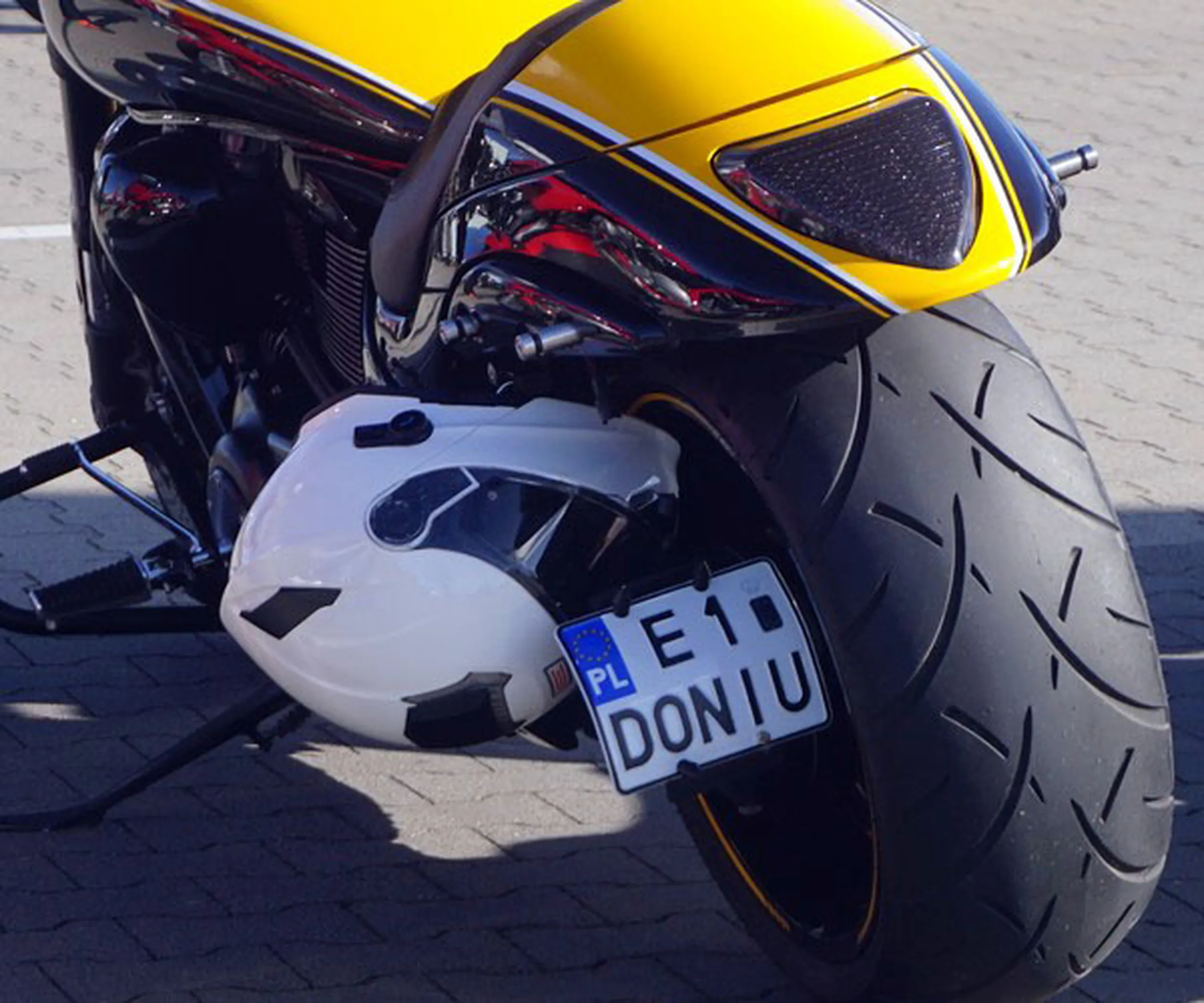 Fajny numer, blacha E1 DONIU