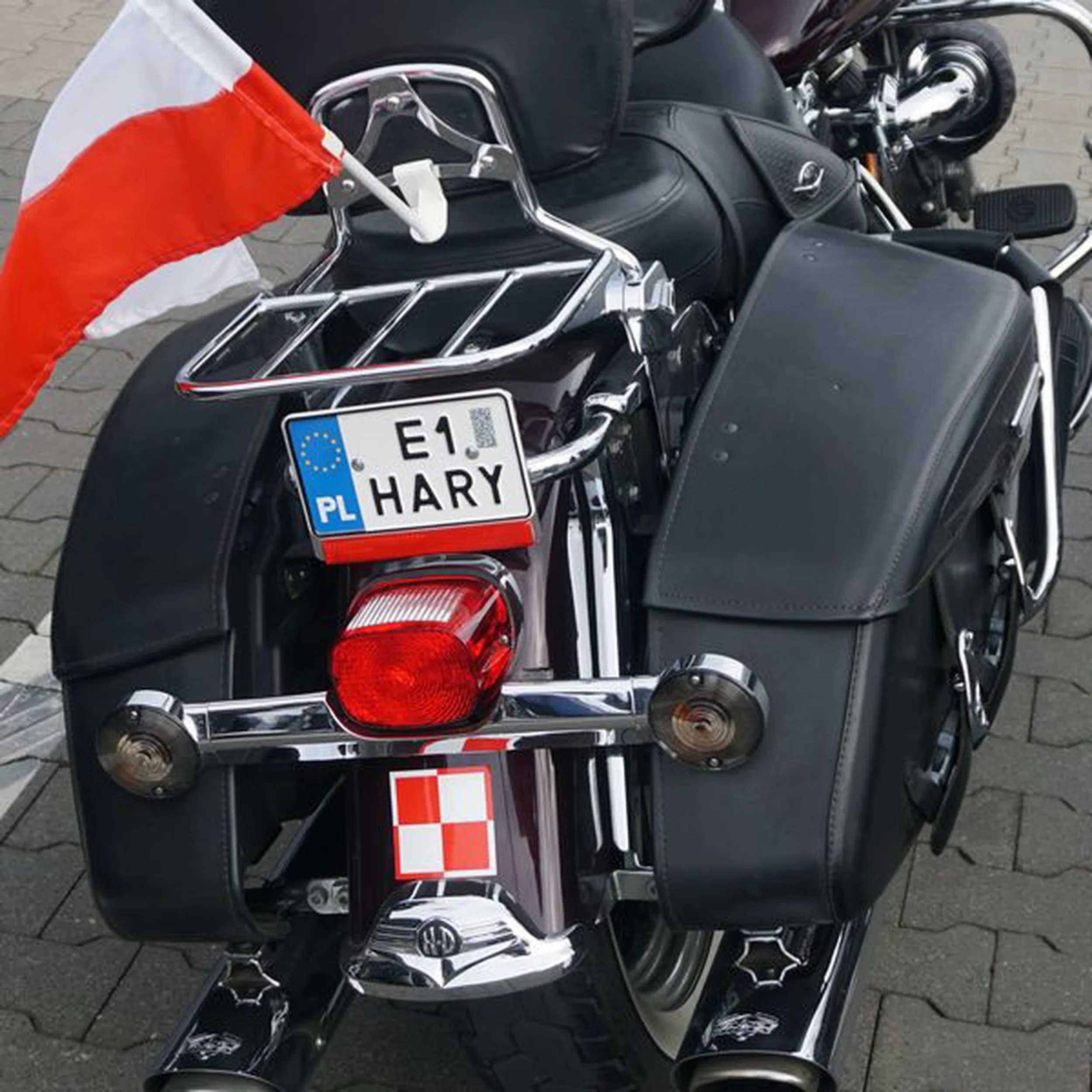 Fajny numer, blacha E1 HARY