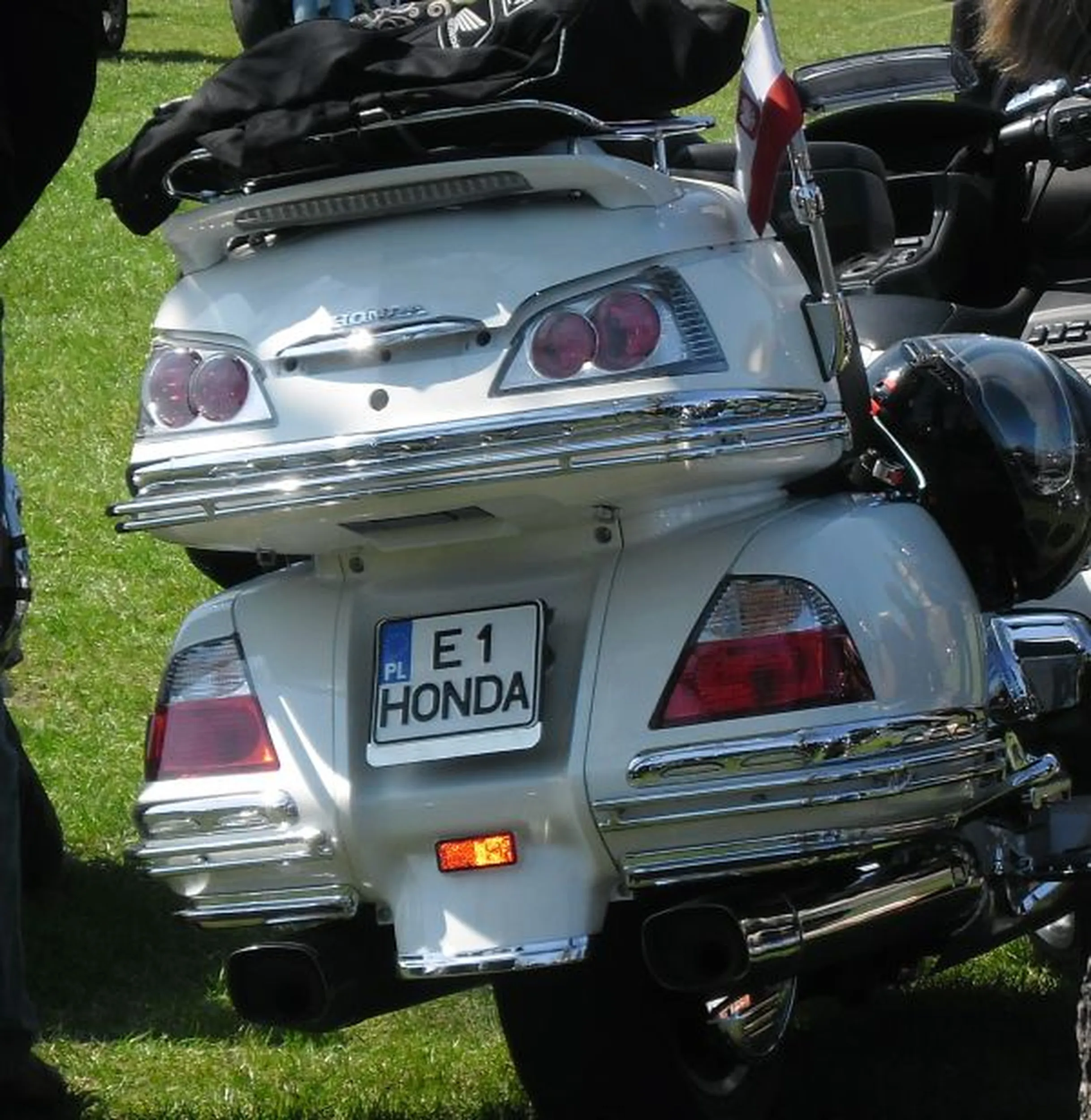 Fajny numer, blacha E1 HONDA