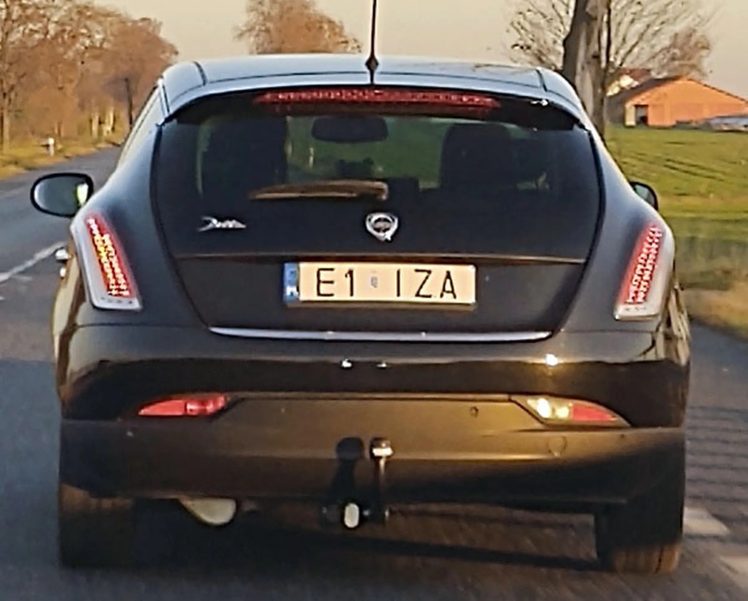 Fajny numer, blacha E1 IZA