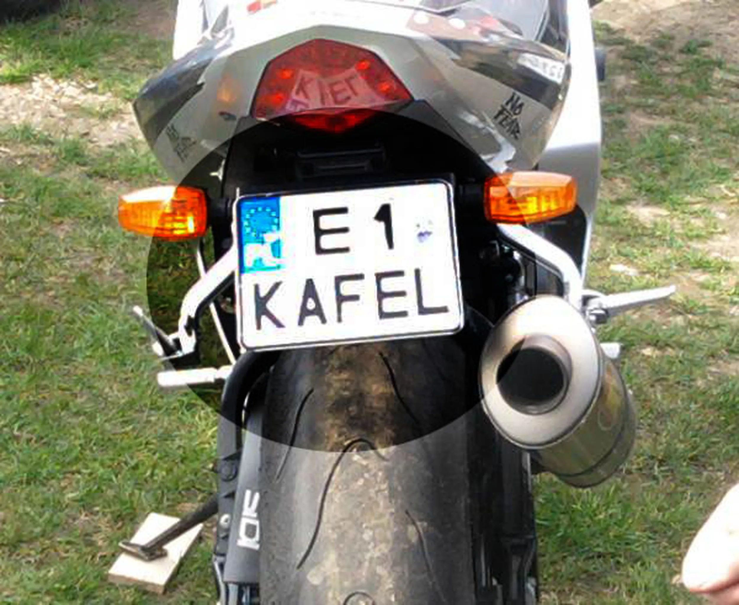 Fajny numer, blacha E1 KAFEL