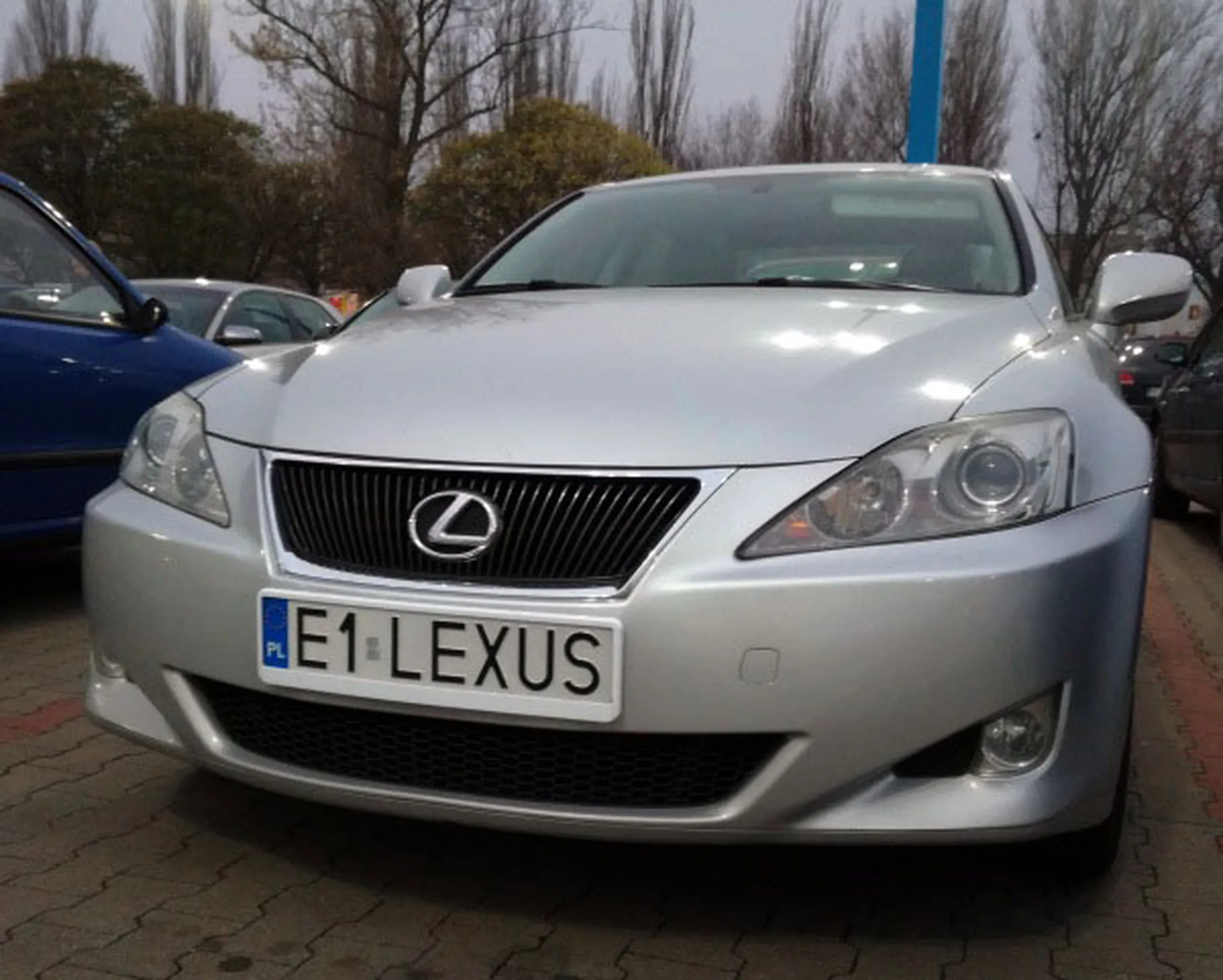 Fajny numer, blacha E1 LEXUS