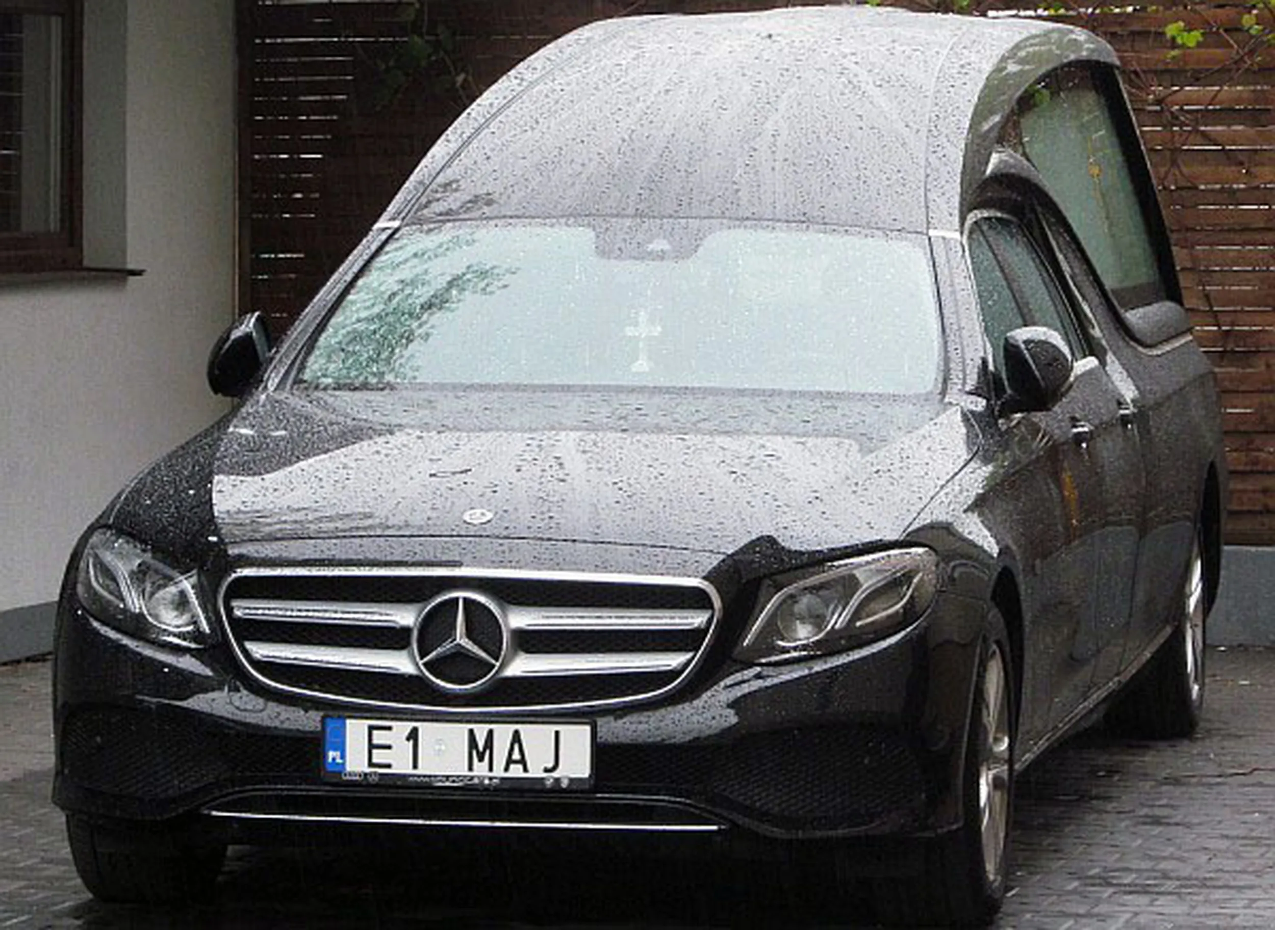 Fajny numer, blacha E1 MAJ