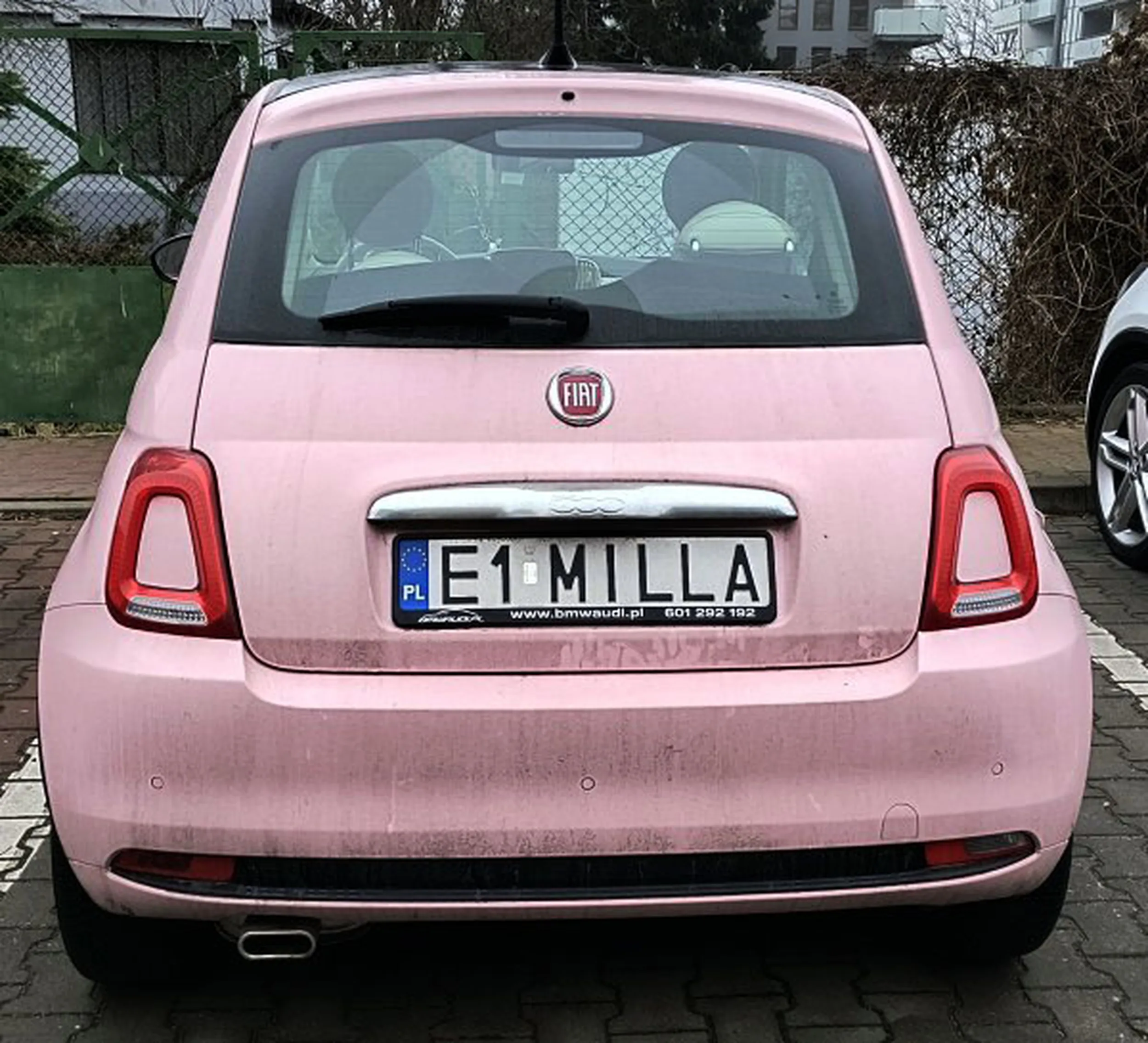 Fajny numer, blacha E1 MILLA