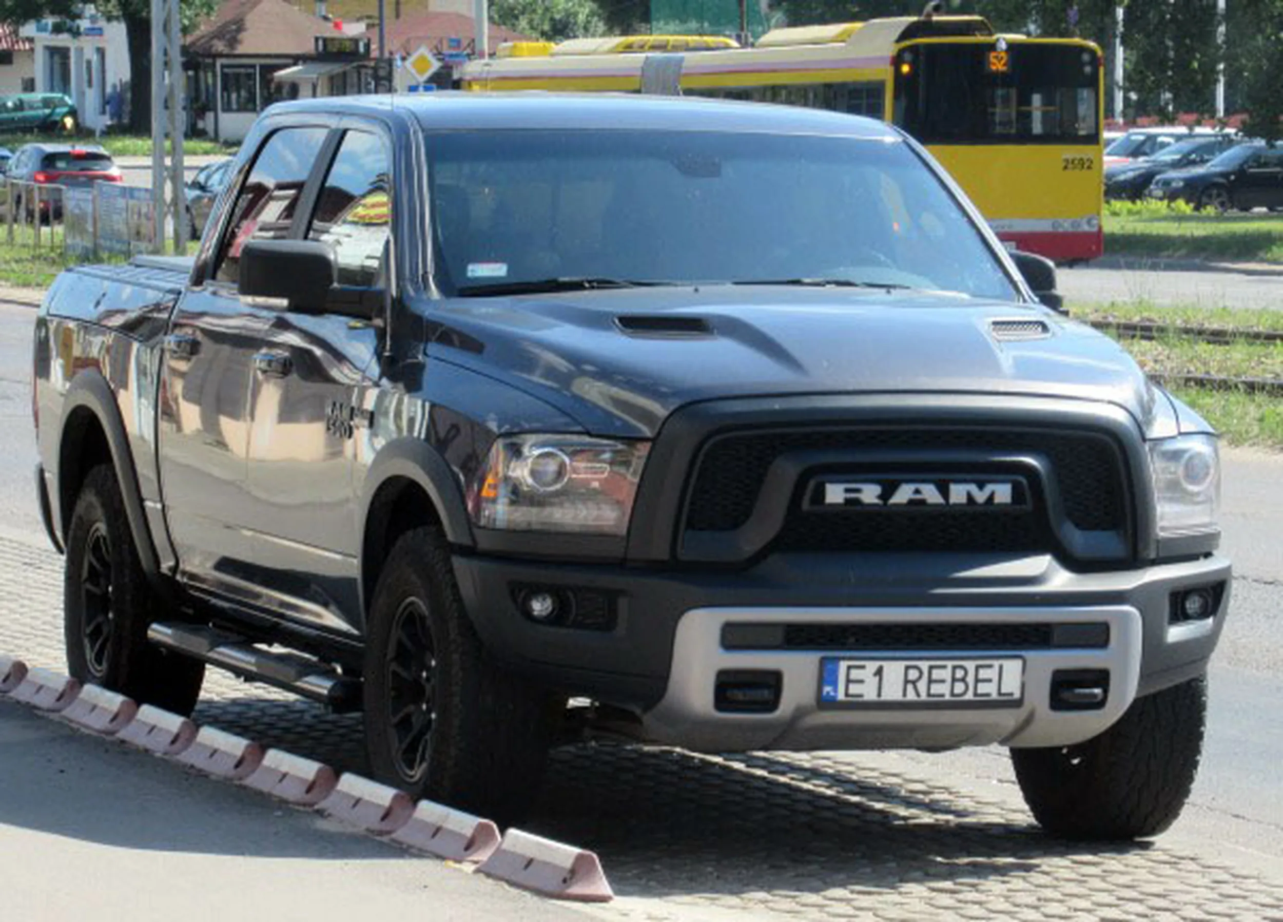 Fajny numer, blacha E1 REBEL