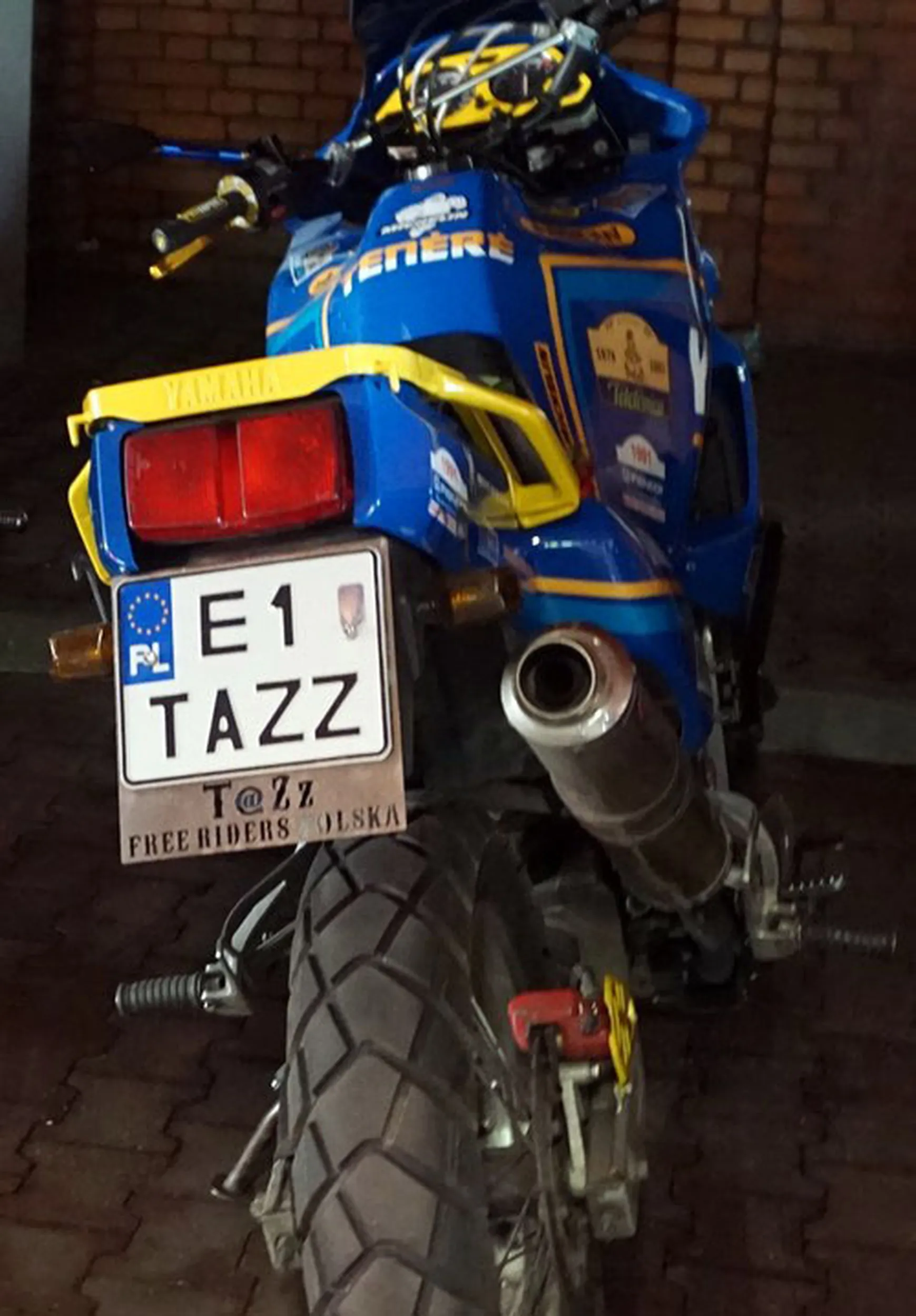 Fajny numer, blacha E1 TAZZ