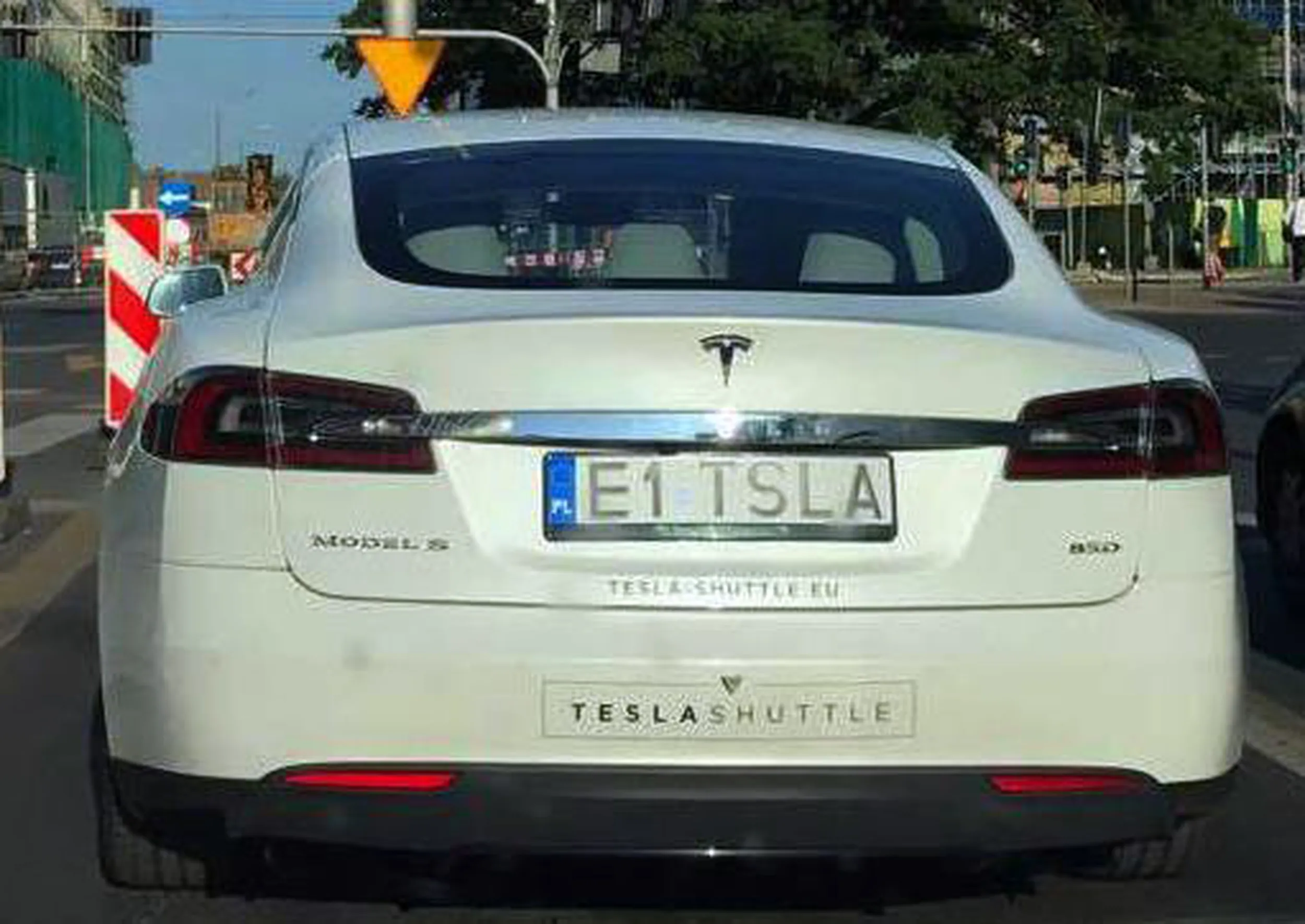 Fajny numer, blacha E1 TSLA