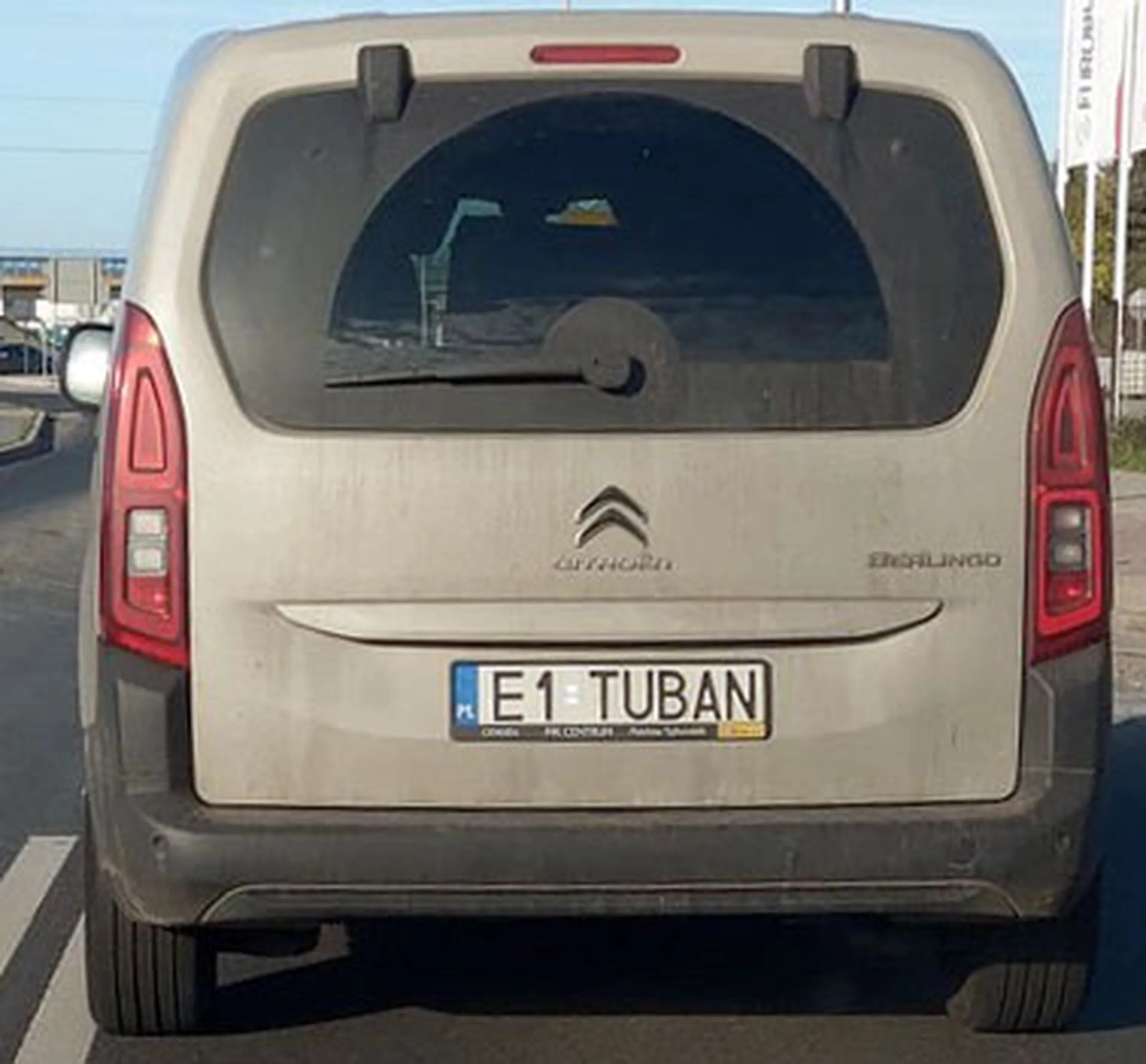 Fajny numer, blacha E1 TUBAN