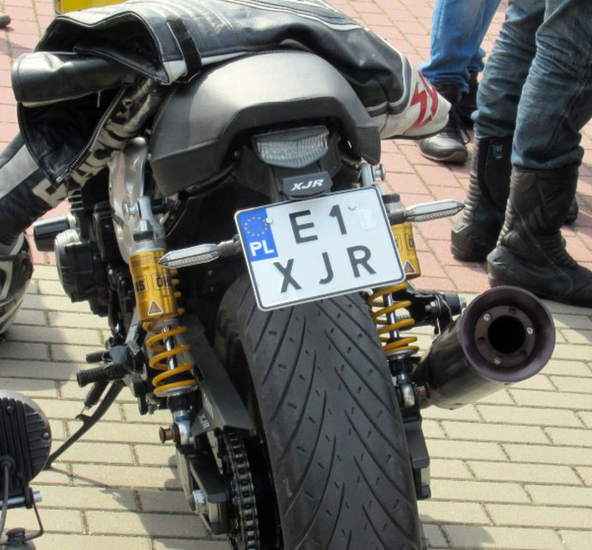 Fajny numer, blacha E1 XJR