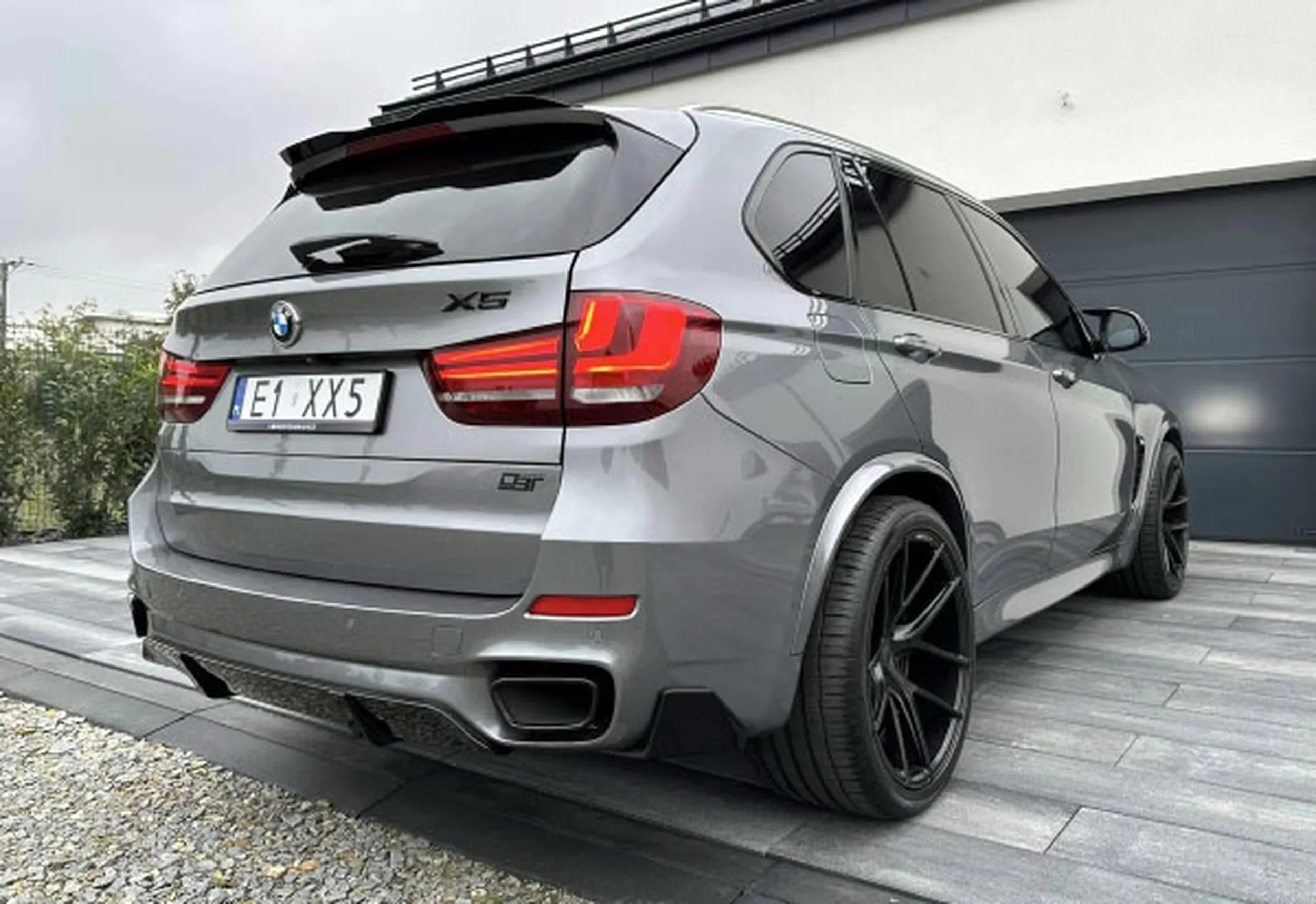 Fajny numer, blacha E1 XX5