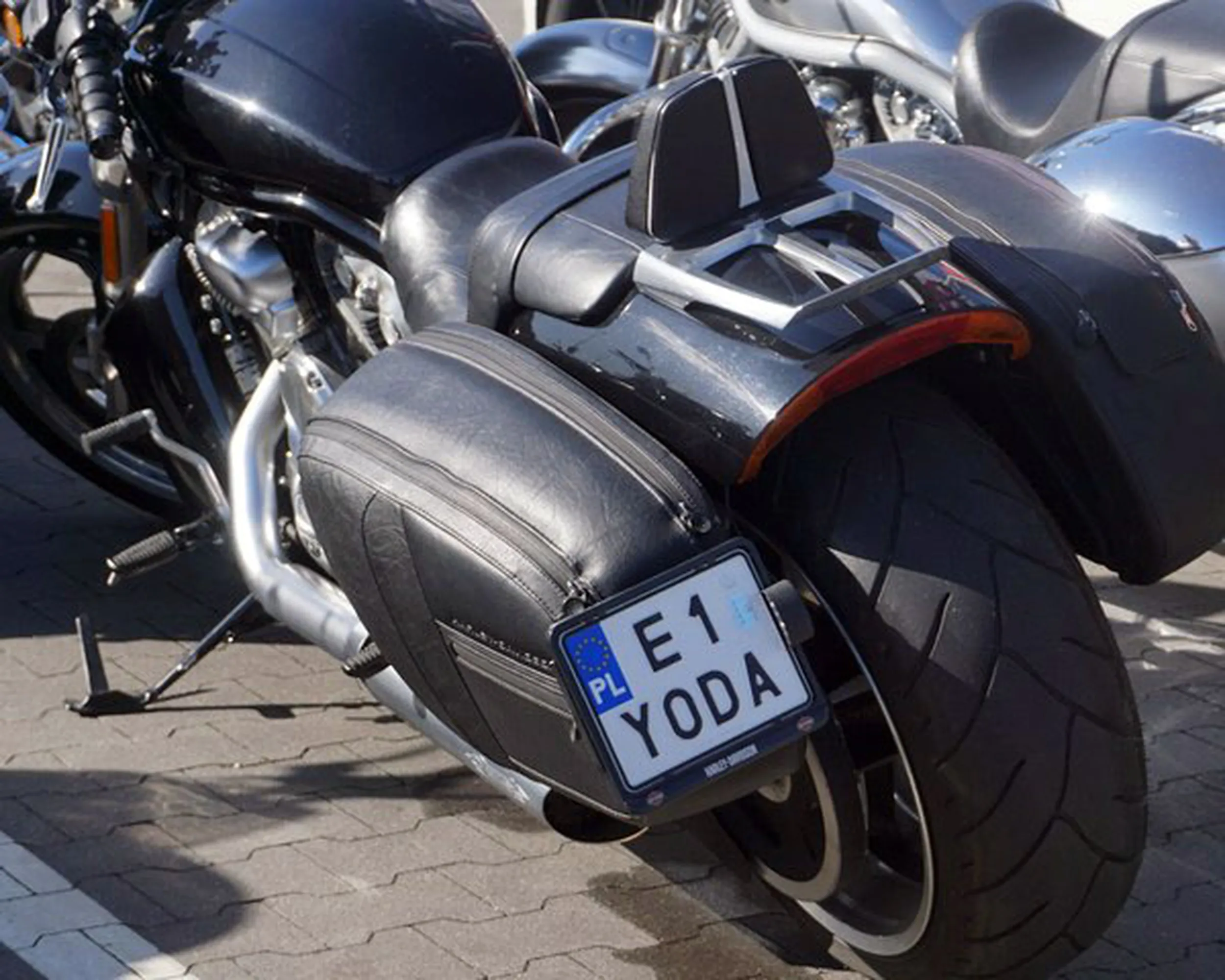 Fajny numer, blacha E1 YODA