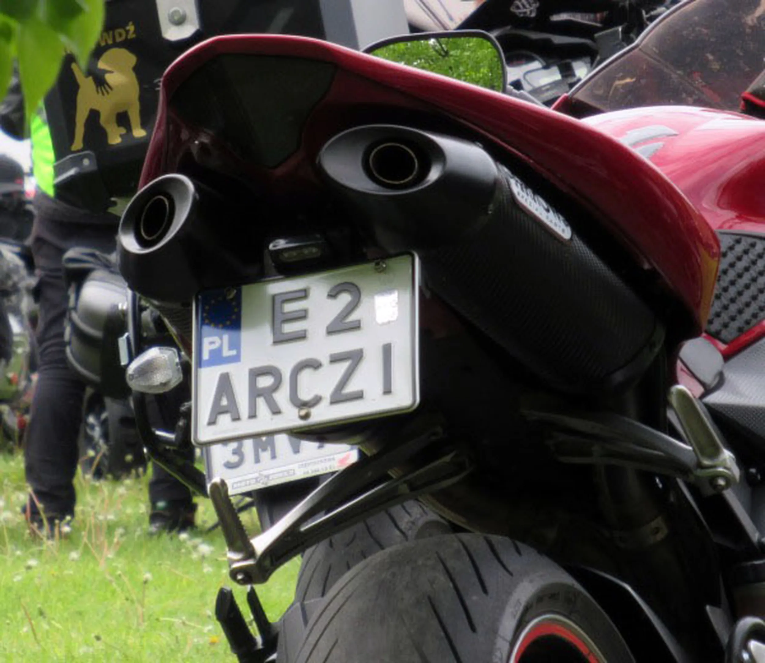 Fajny numer, blacha E2 ARCZI