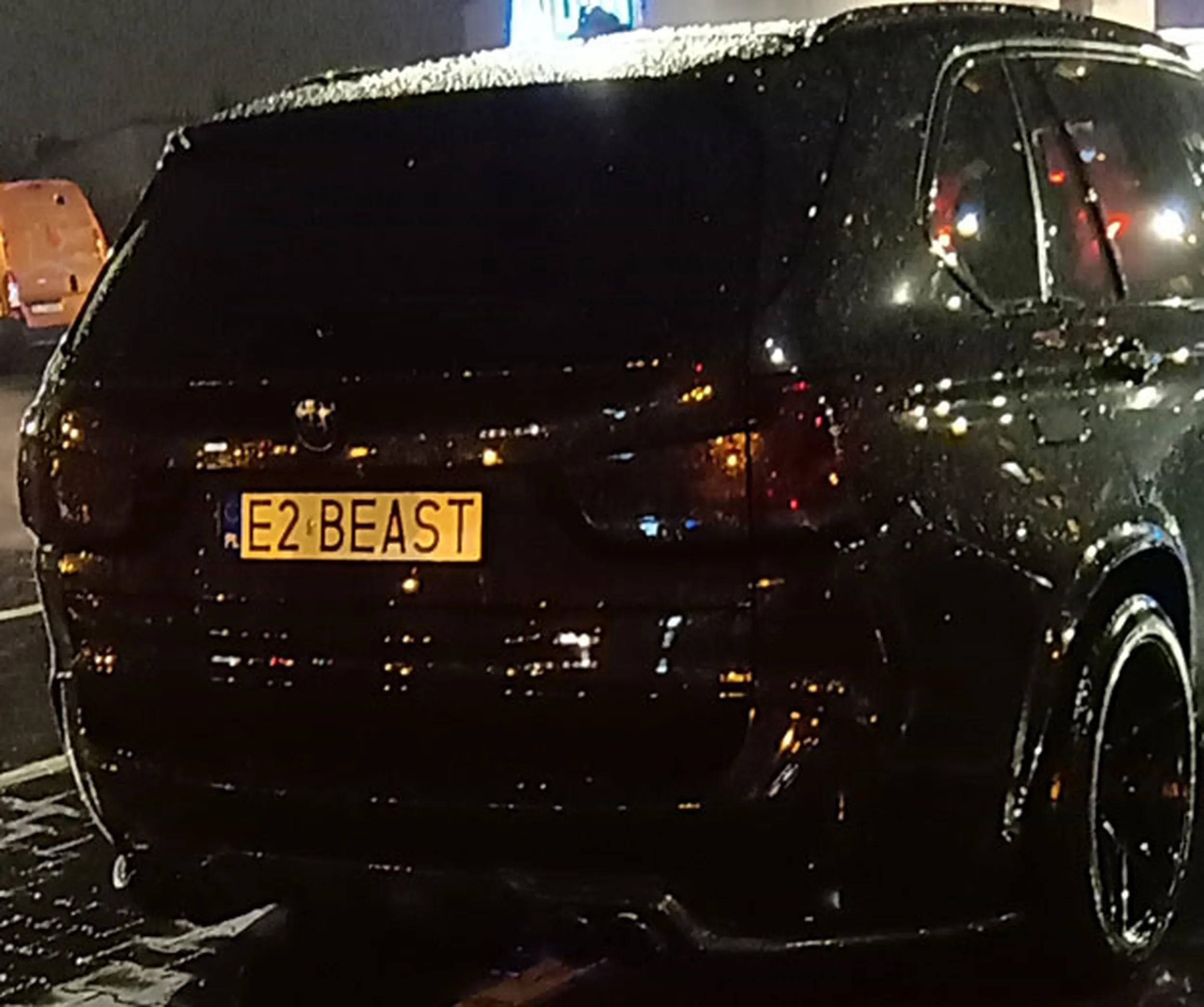 Fajny numer, blacha E2 BEAST