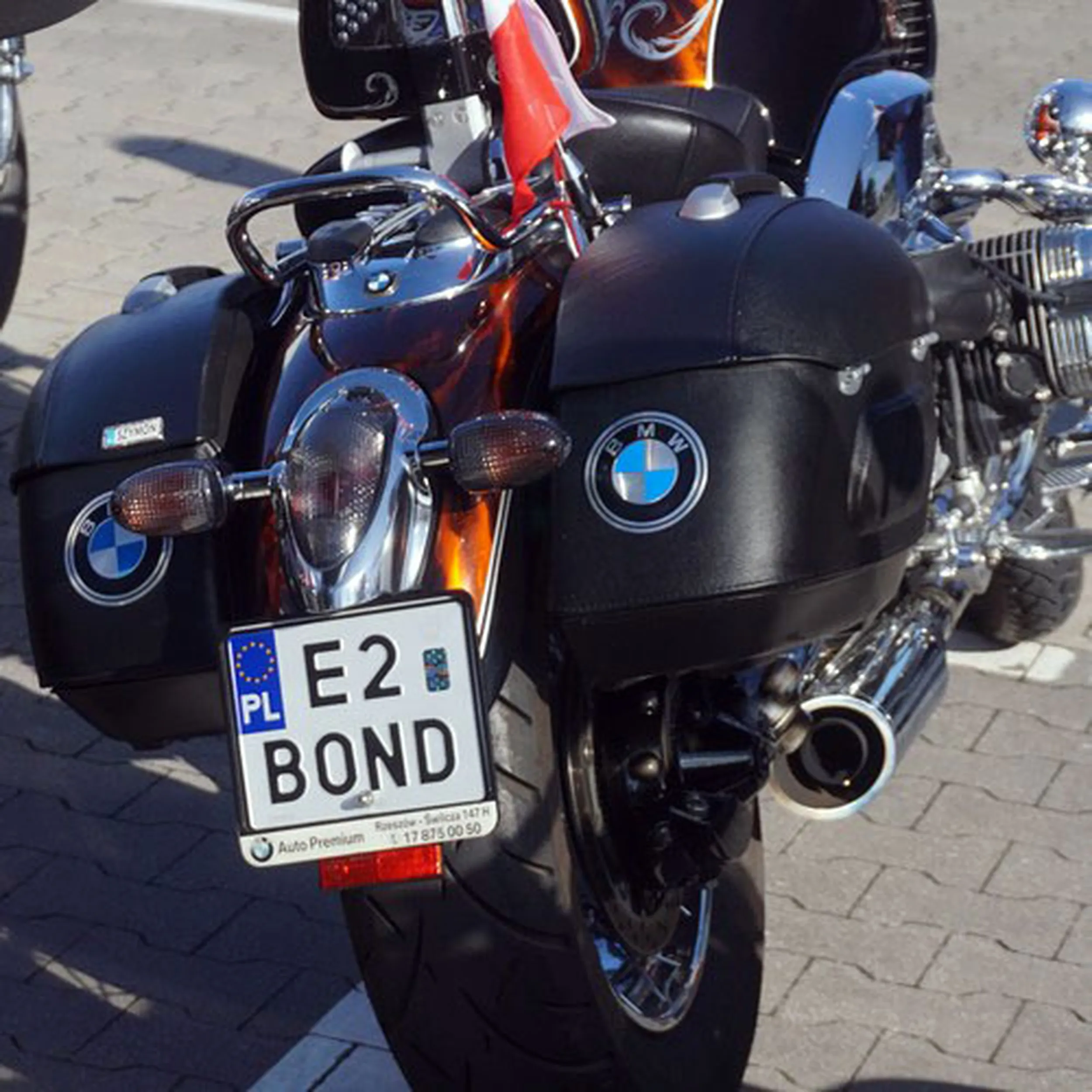 Fajny numer, blacha E2 BOND