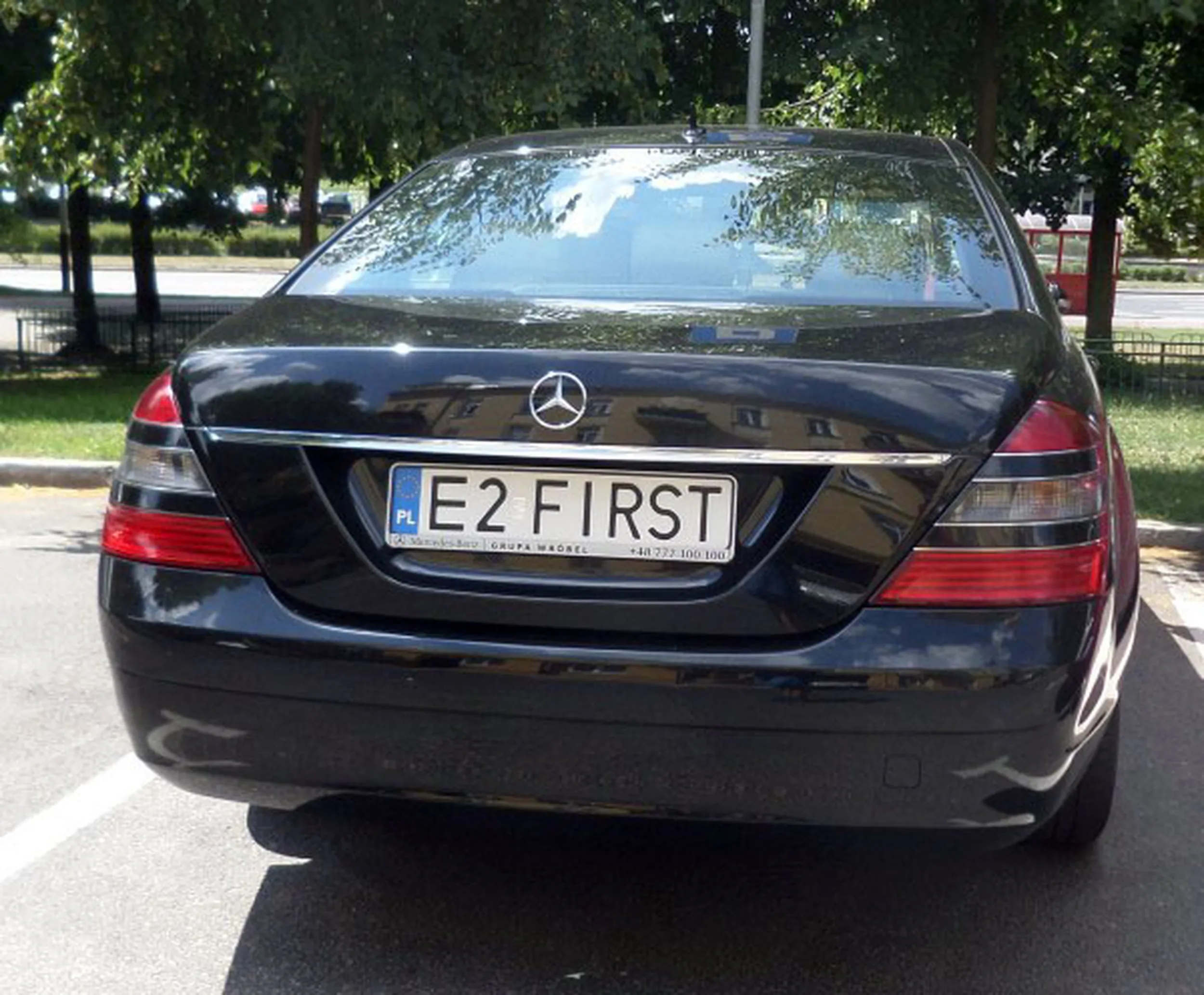 Fajny numer, blacha E2 FIRST