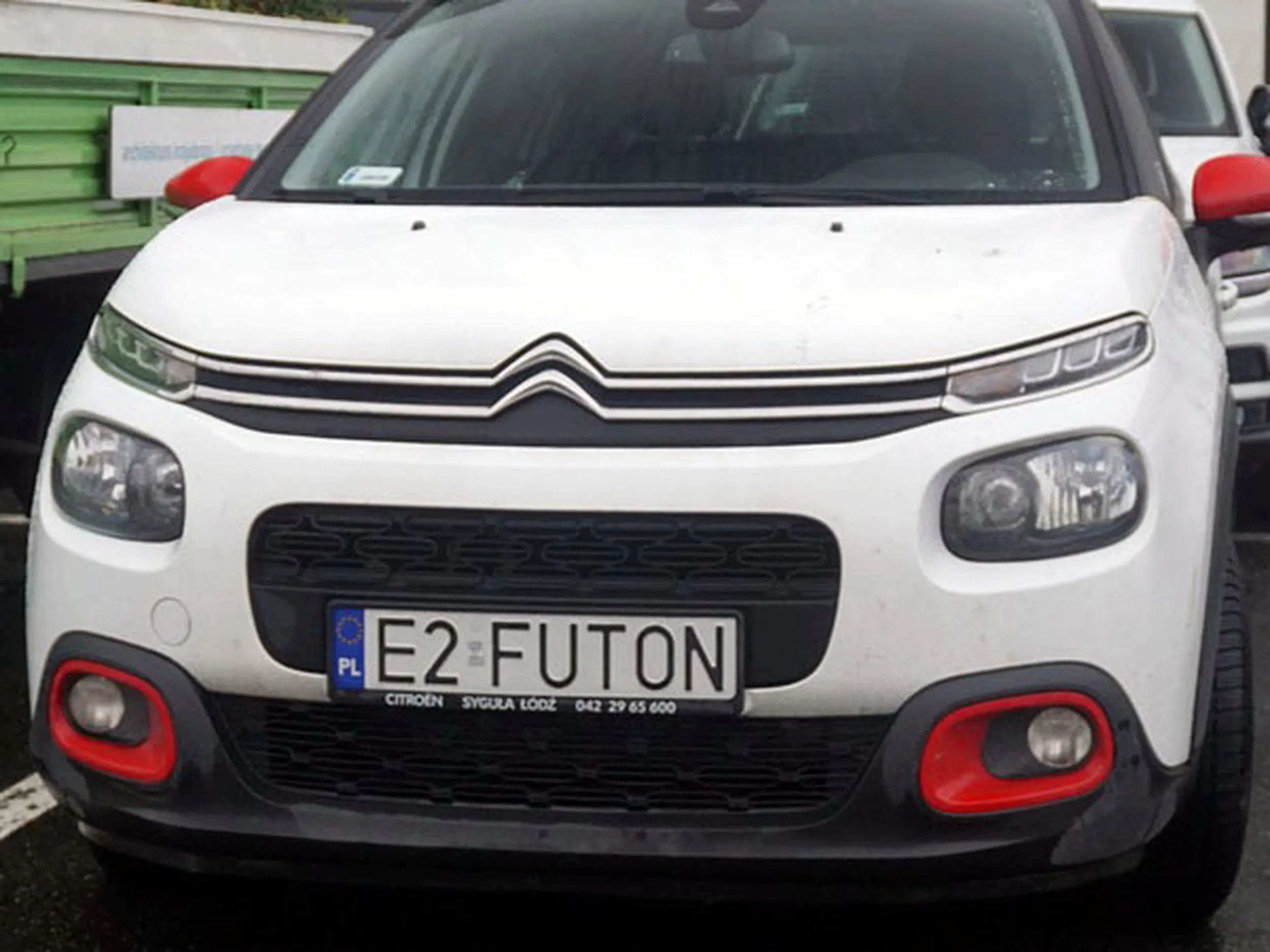 Fajny numer, blacha E2 FUTON