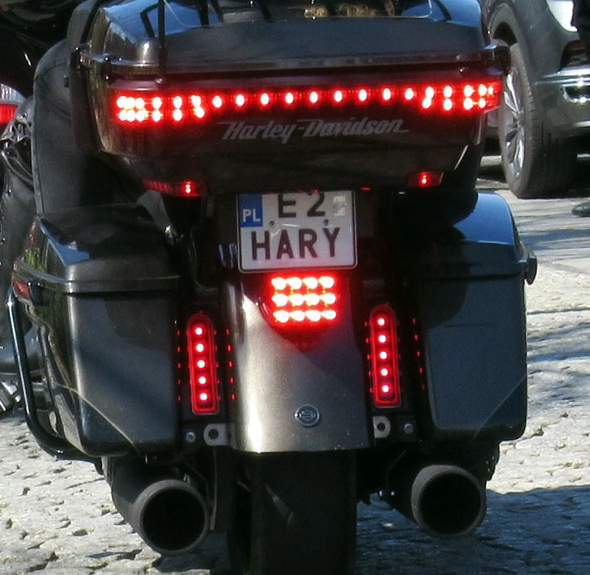 Fajny numer, blacha E2 HARY