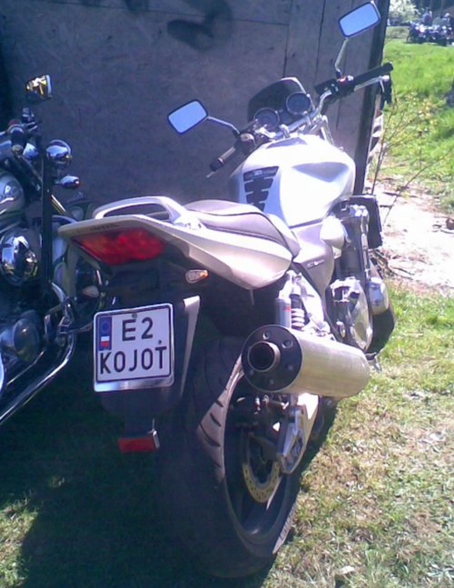 Fajny numer, blacha E2 KOJOT