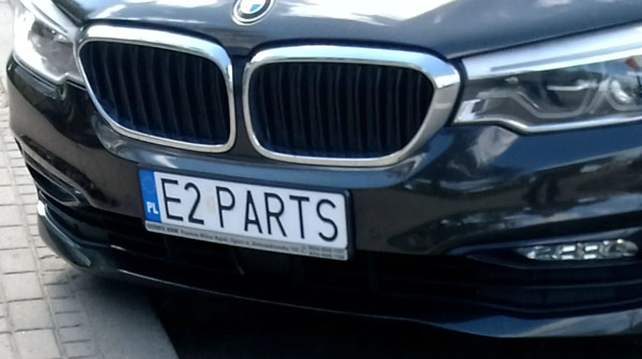 Fajny numer, blacha E2 PARTS