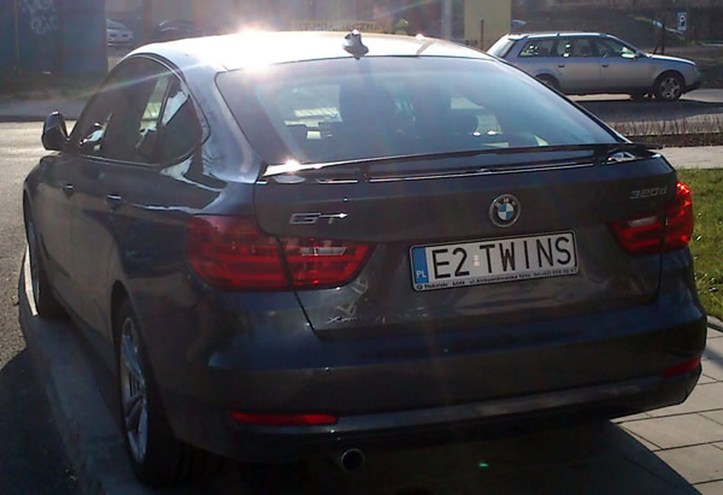 Fajny numer, blacha E2 TWINS