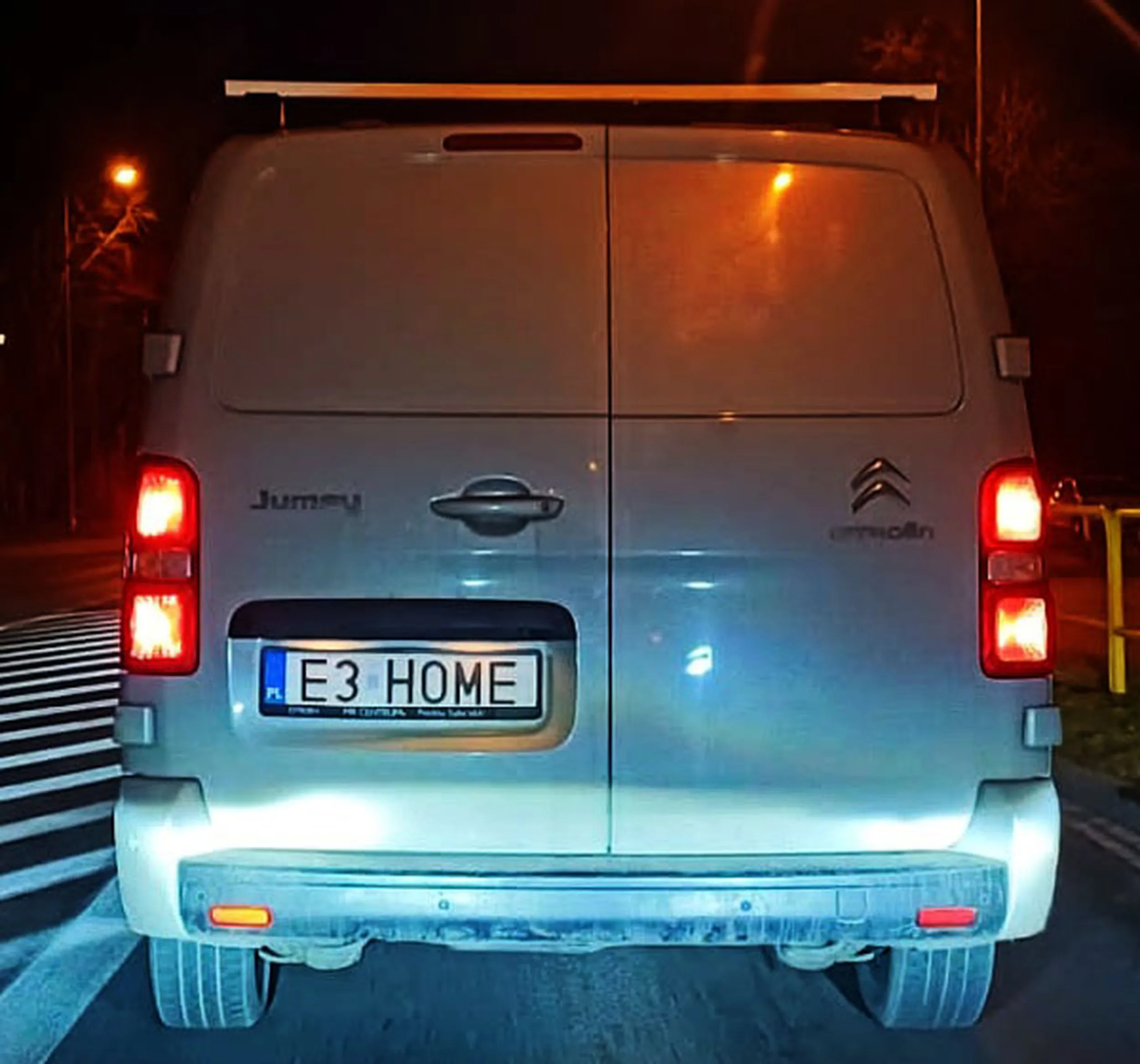 Fajny numer, blacha E3 HOME