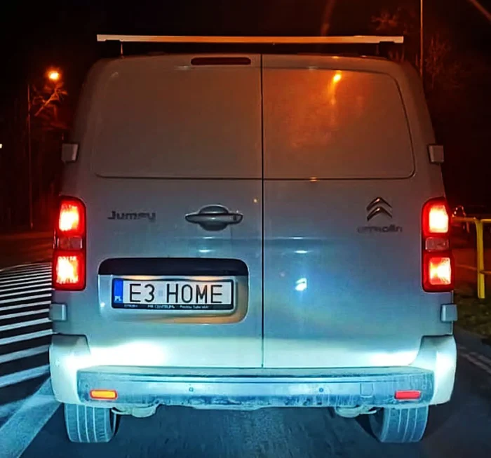 Fajny numer, blacha E3 HOME