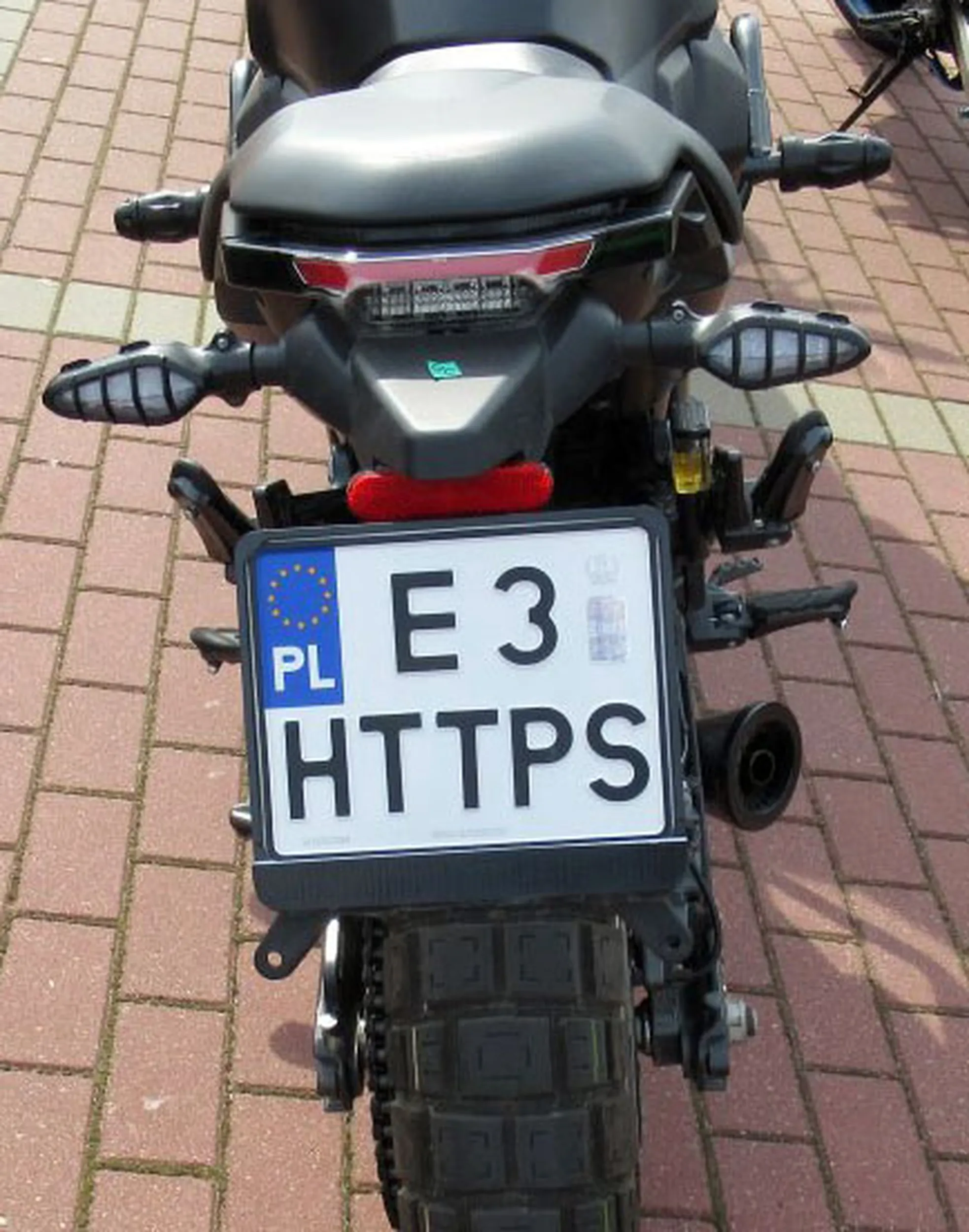 Fajny numer, blacha E3 HTTPS